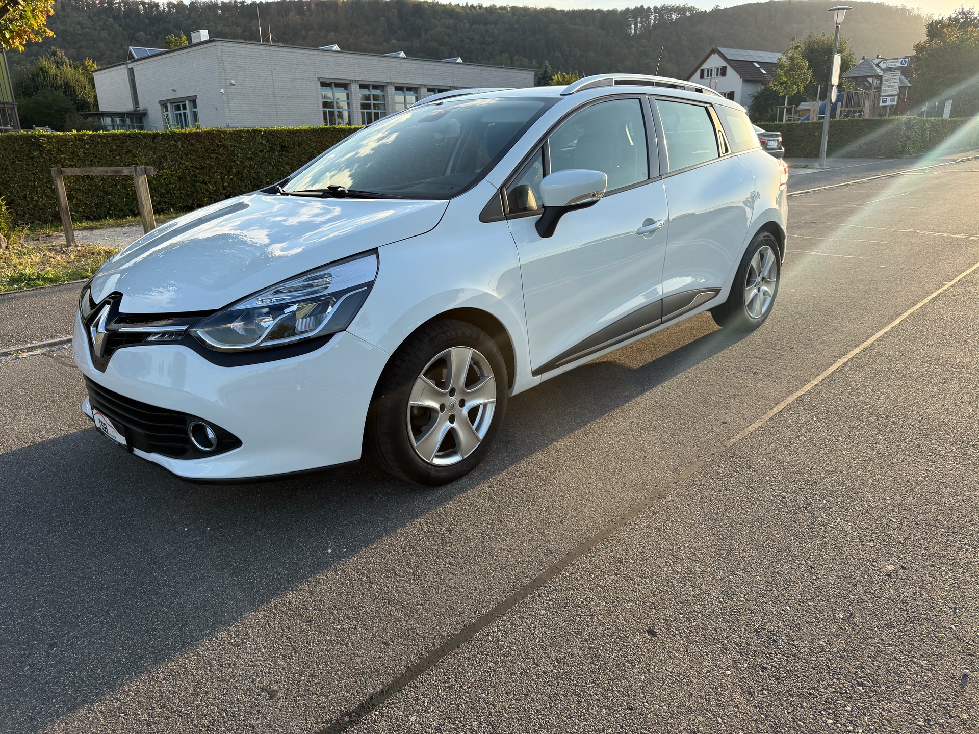 RENAULT Clio Grandtour 1.2 16V T Swiss Edition EDC-image-2