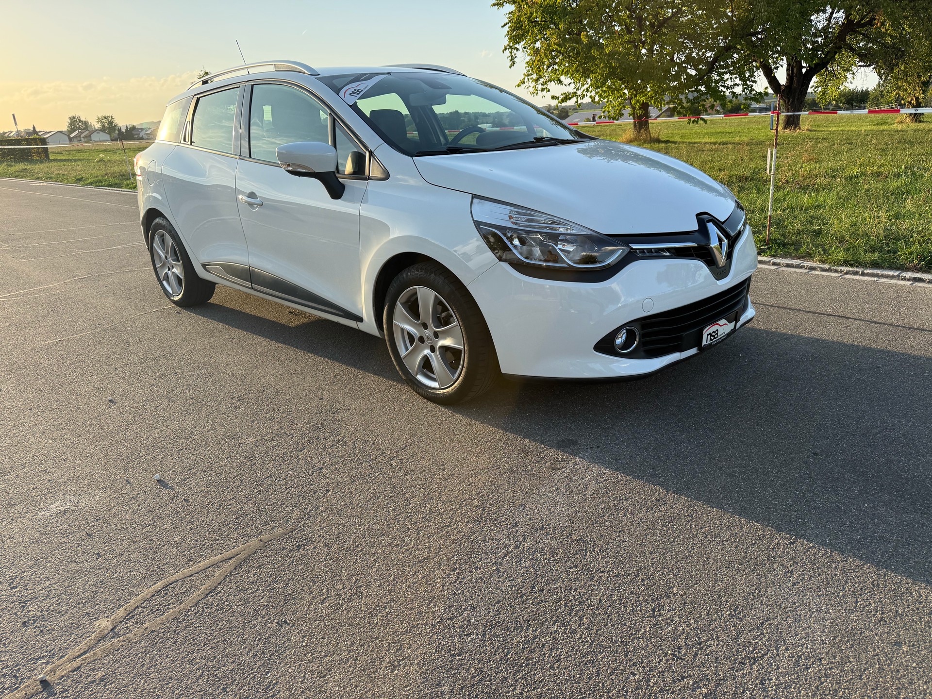 RENAULT Clio Grandtour 1.2 16V T Swiss Edition EDC-image-1