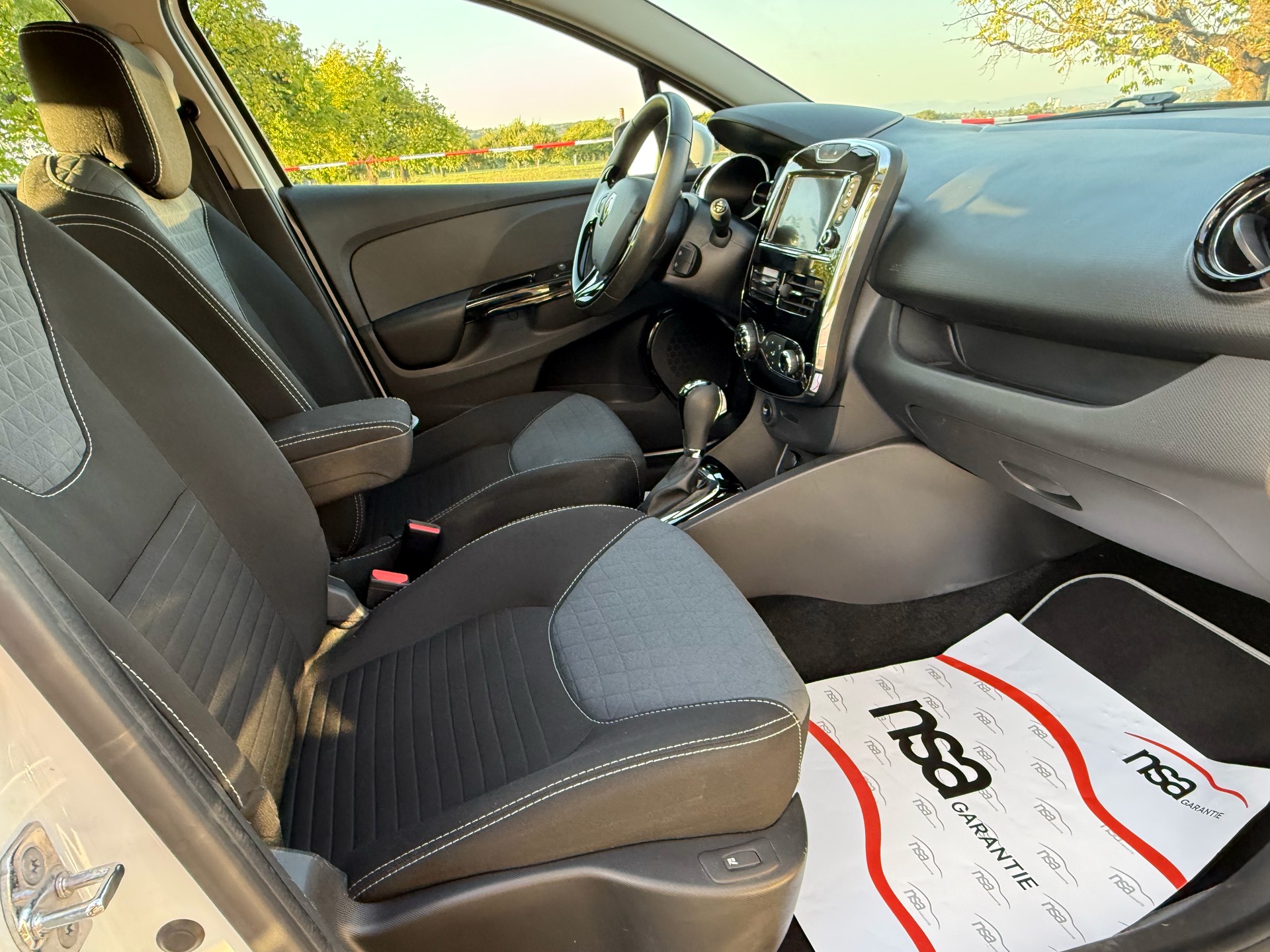 RENAULT Clio Grandtour 1.2 16V T Swiss Edition EDC-image-8