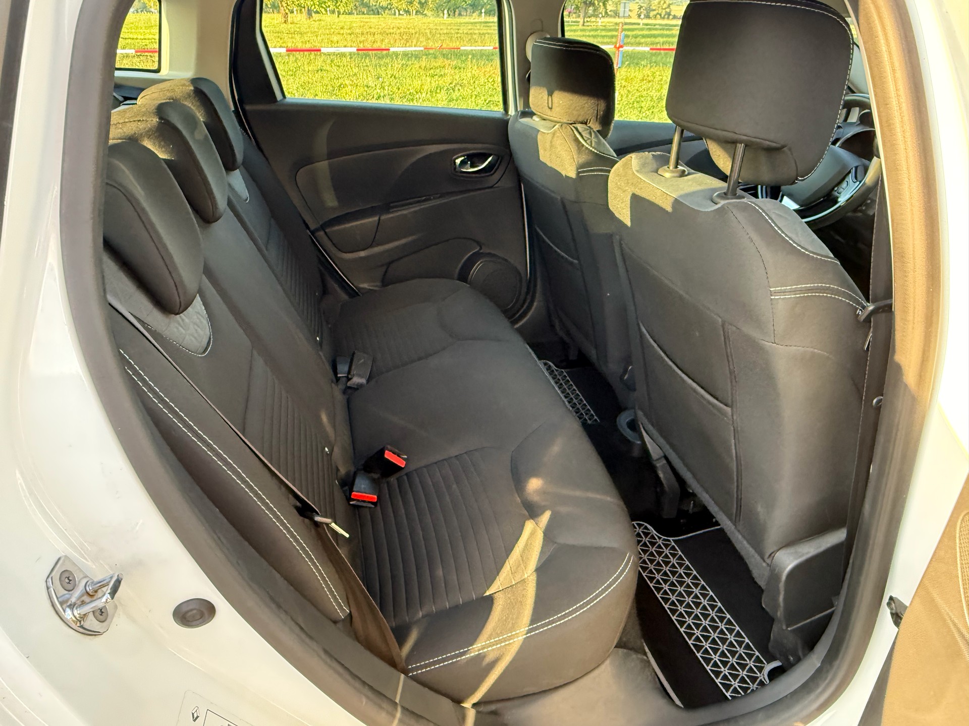 RENAULT Clio Grandtour 1.2 16V T Swiss Edition EDC-image-6