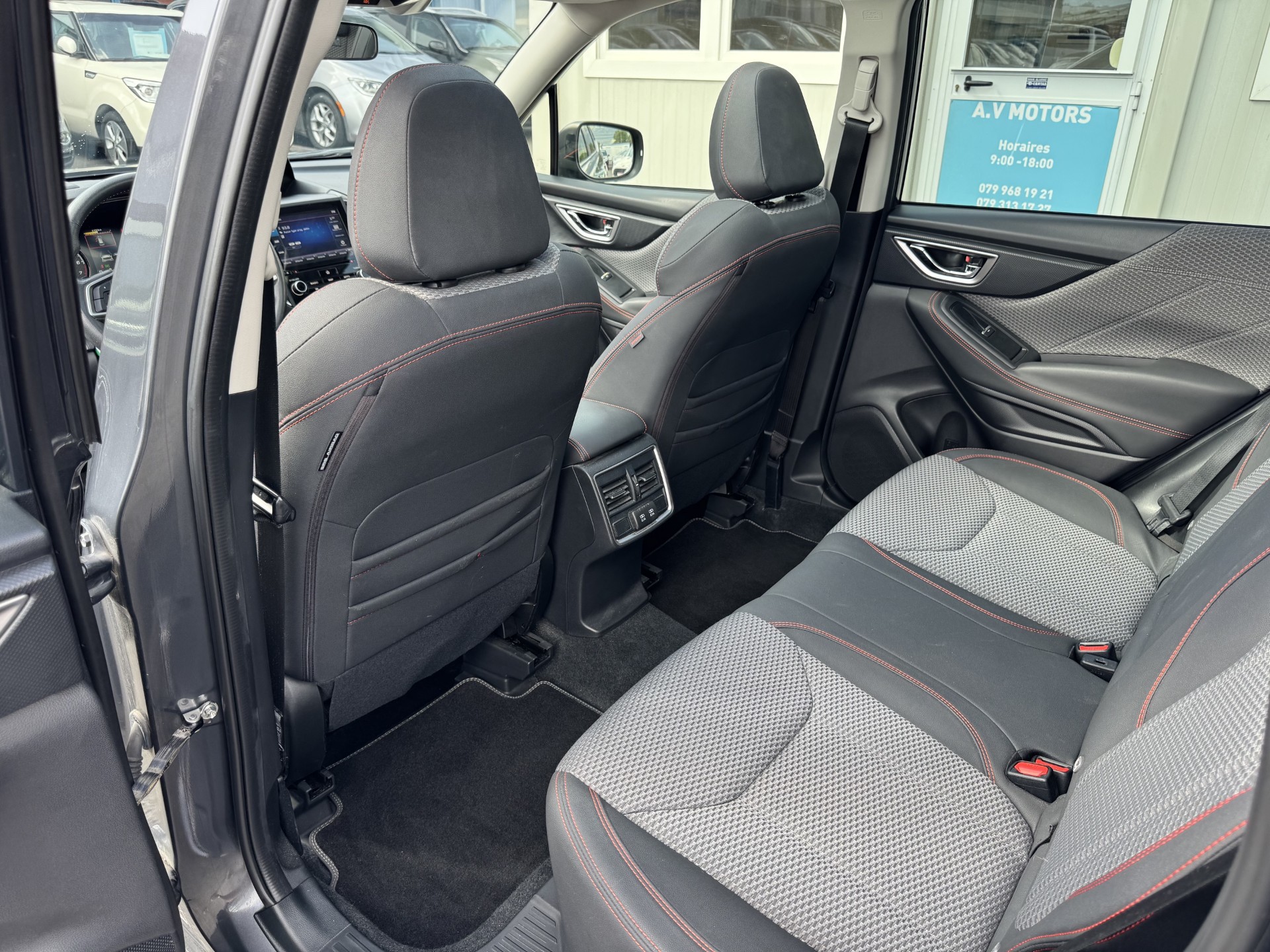 SUBARU Forester 2.0i e-Boxer Sport Lineartronic-image-9