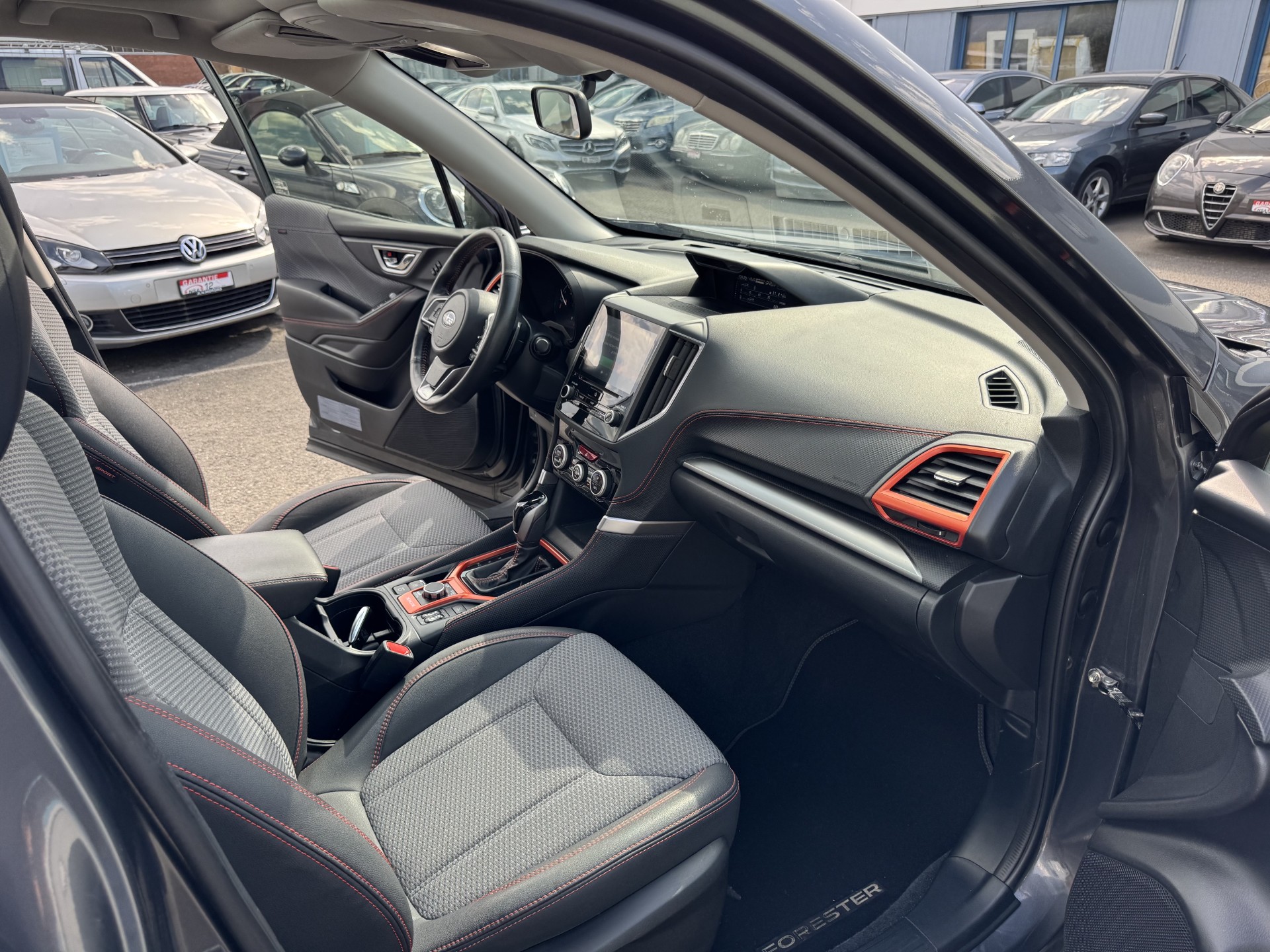 SUBARU Forester 2.0i e-Boxer Sport Lineartronic-image-12