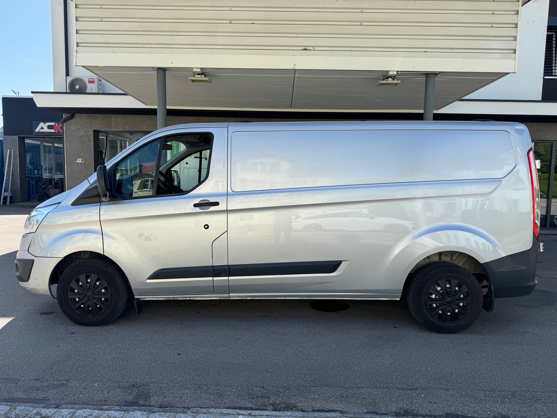 FORD Transit Custom Van 310 L2H1 Limited-image-1