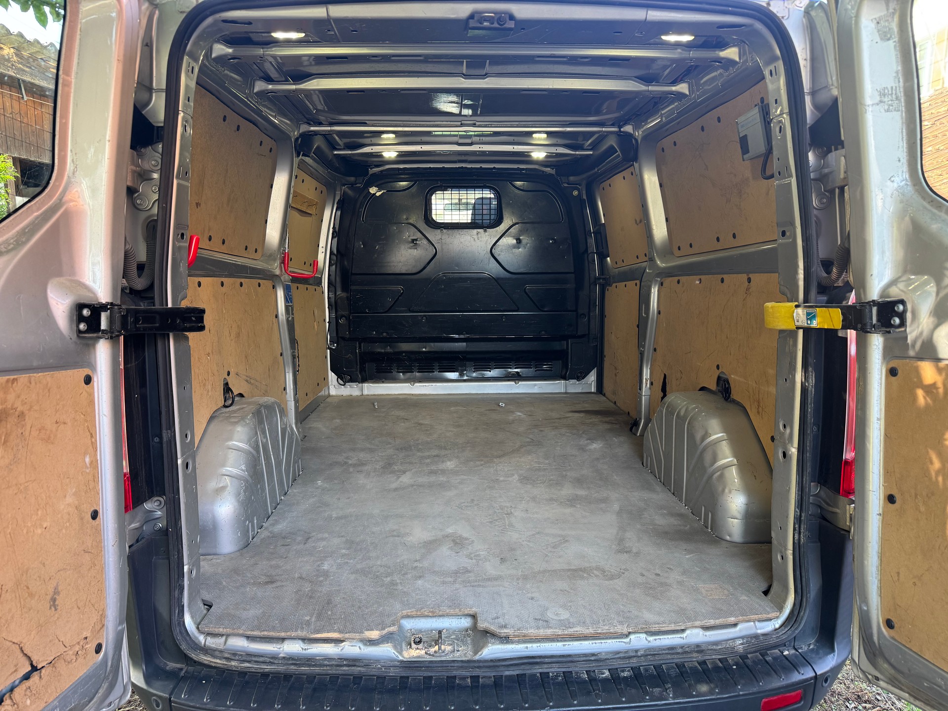 FORD Transit Custom Van 310 L2H1 Limited-image-13