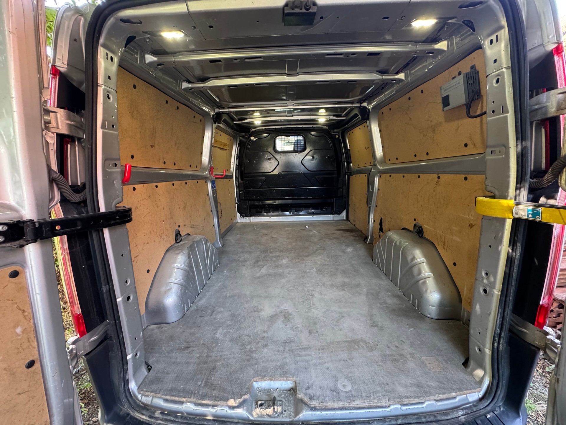 FORD Transit Custom Van 310 L2H1 Limited-image-14