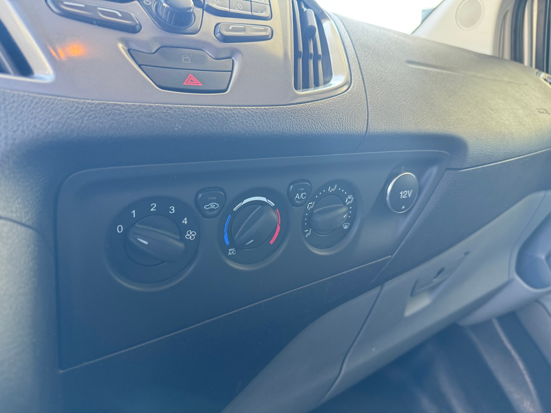 FORD Transit Custom Van 310 L2H1 Limited-image-12