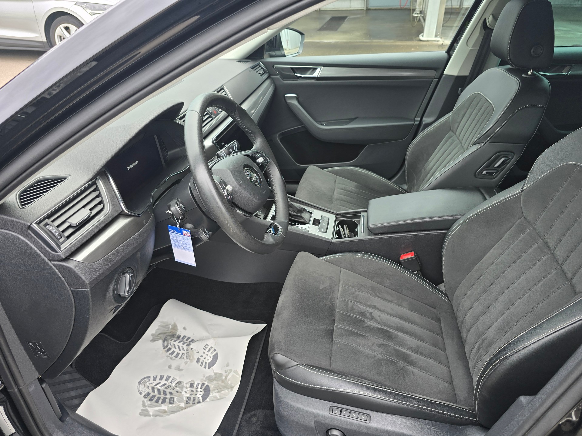 SKODA Superb Combi 2.0 TDi Style 4x4 DSG*TOP-ZUSTAND*Frsch ab MFK"Frisch ab Service**"Anhängerkupplung****-image-7