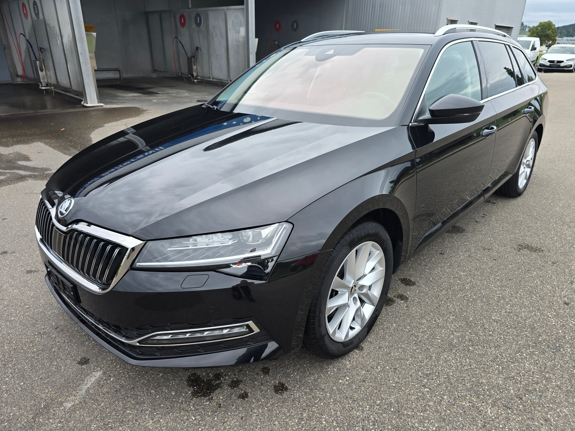 SKODA Superb Combi 2.0 TDi Style 4x4 DSG*TOP-ZUSTAND*Frsch ab MFK"Frisch ab Service**"Anhängerkupplung****-image-0