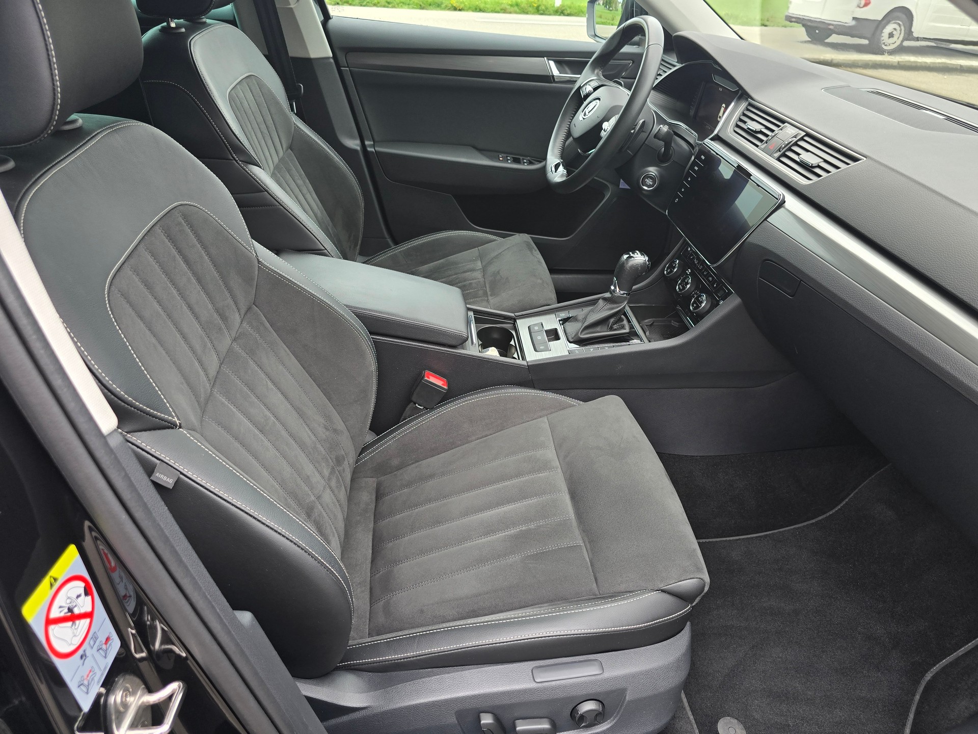 SKODA Superb Combi 2.0 TDi Style 4x4 DSG*TOP-ZUSTAND*Frsch ab MFK"Frisch ab Service**"Anhängerkupplung****-image-10