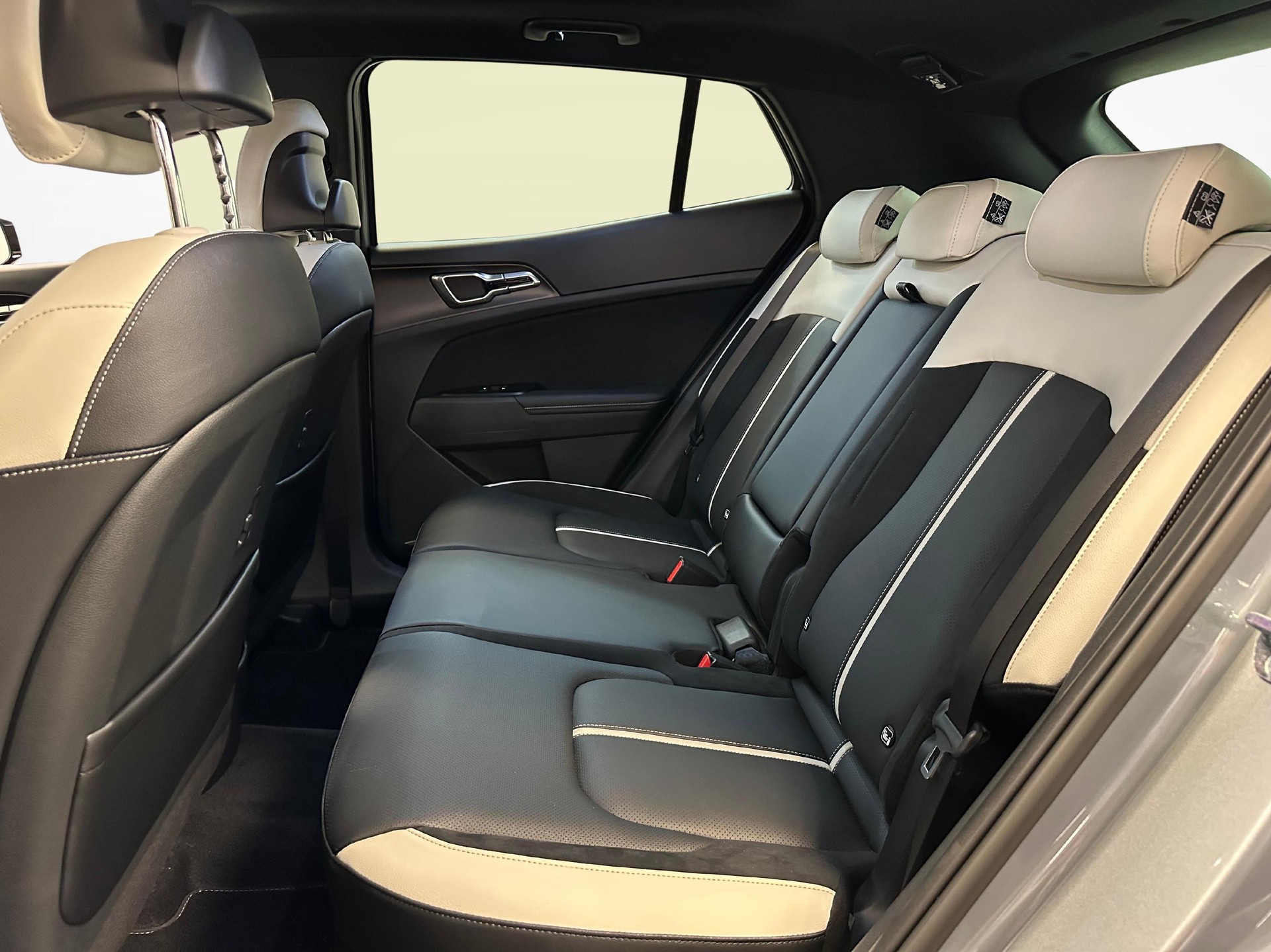 KIA Sportage 1.6 T-GDi Hybrid GT-Line-image-9