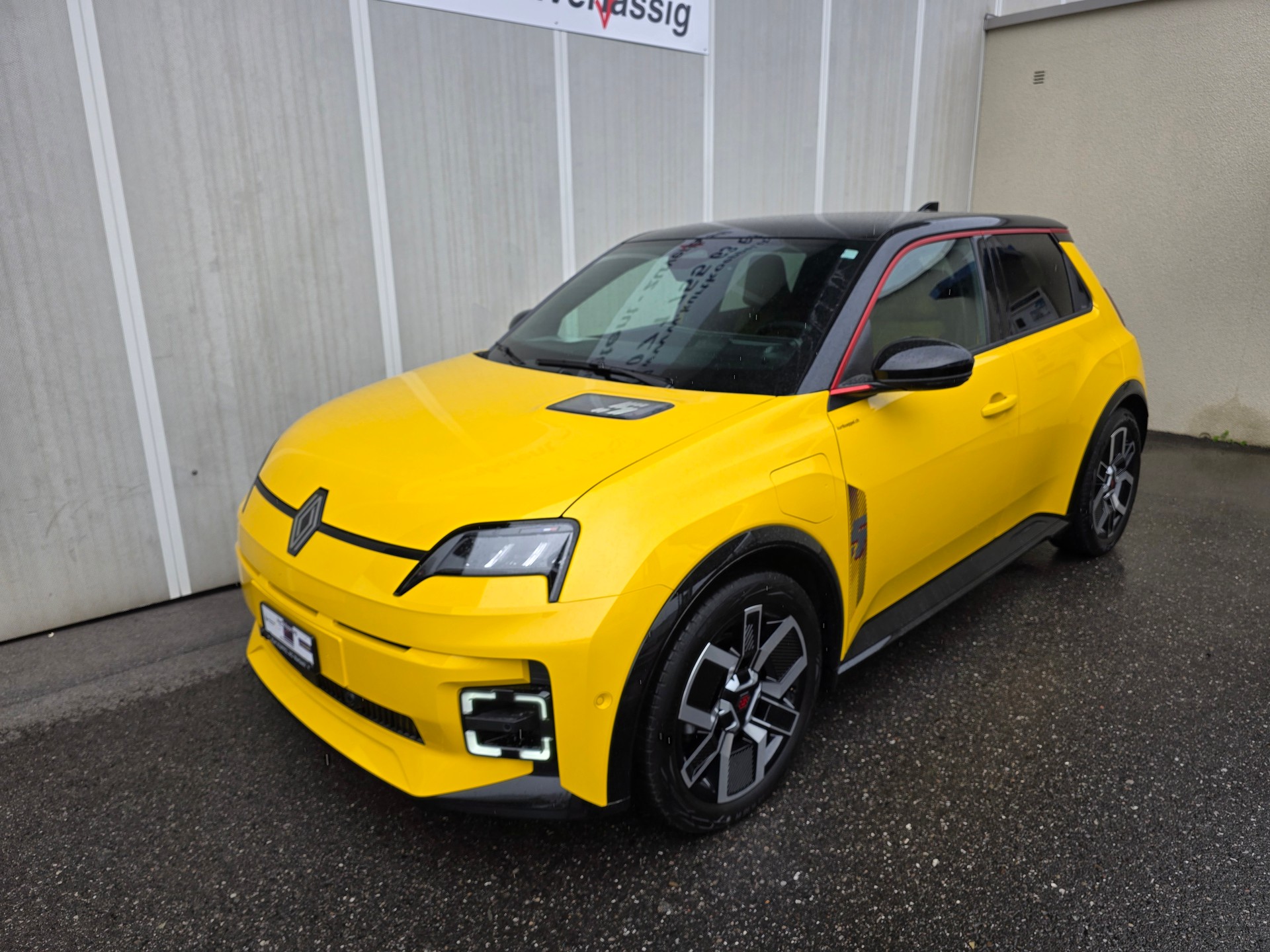 RENAULT R5 E-Tech Comfort Range 52 kWh Iconic Five-showroom-element-1