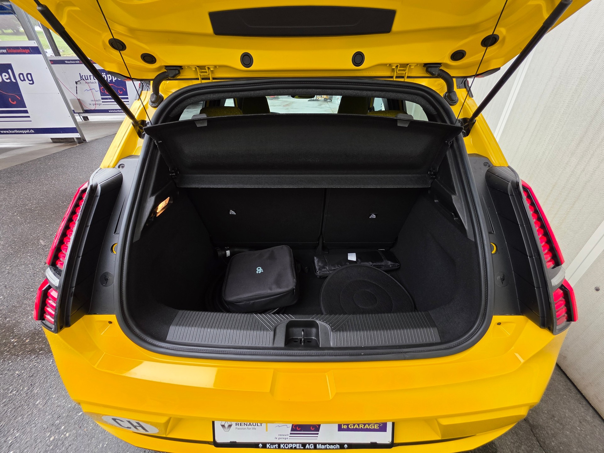 RENAULT R5 E-Tech Comfort Range 52 kWh Iconic Five-showroom-element-3