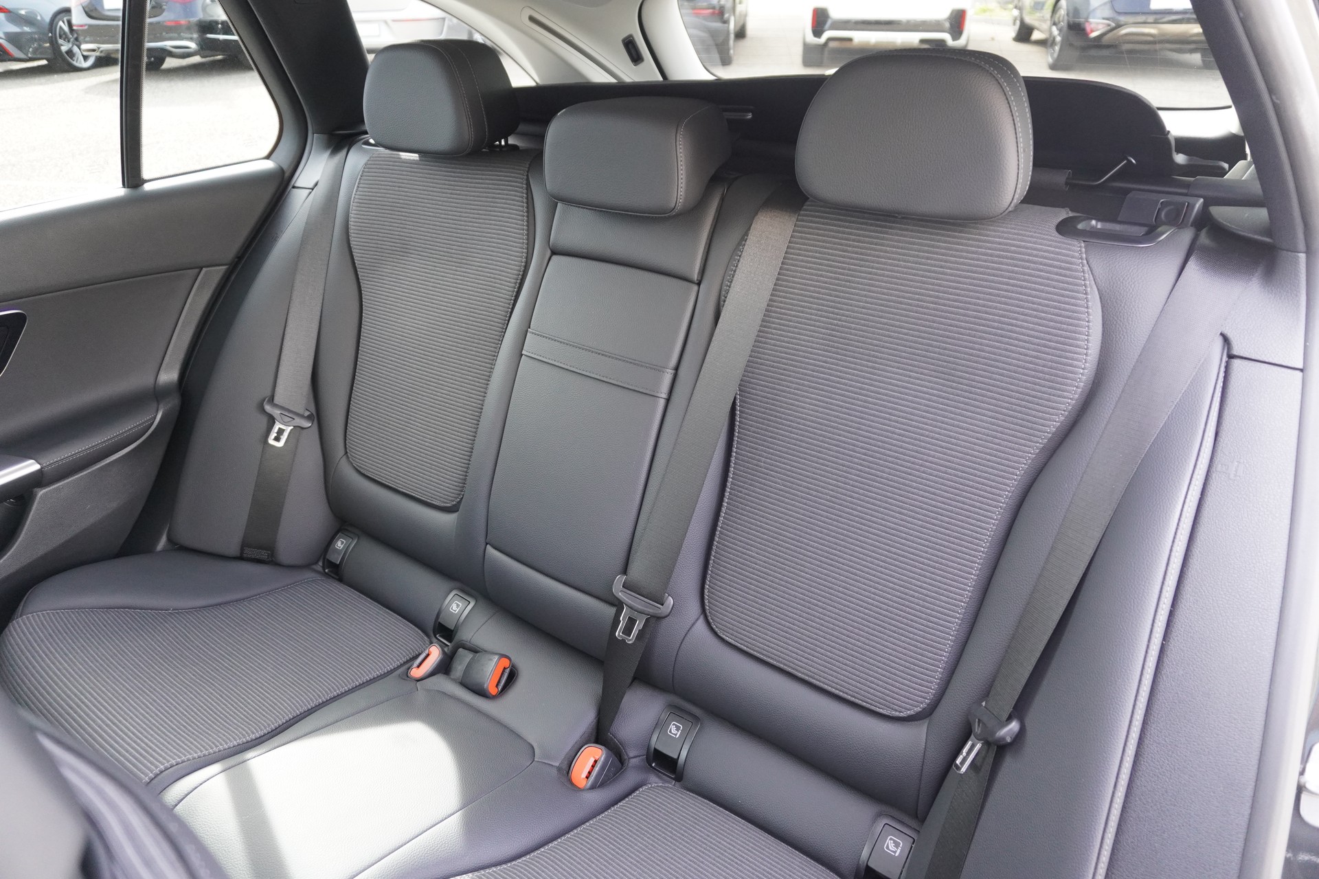 MERCEDES-BENZ C 200 d T-image-12