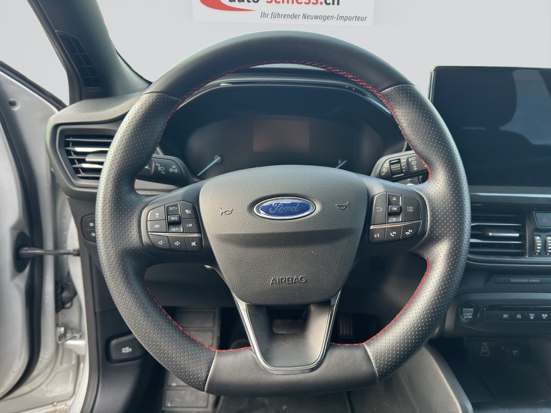 FORD Focus 1.5 TDCi EcoBlue ST-Line Automatic-image-9
