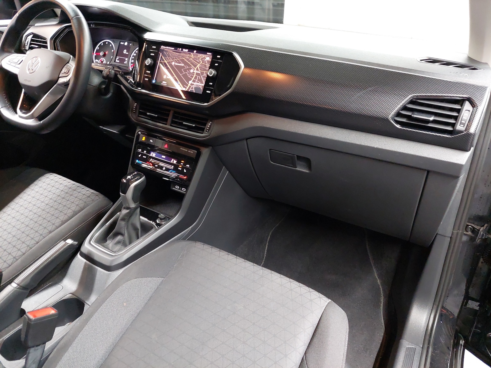 VW T-Cross 1.0 TSI Life DSG-image-9