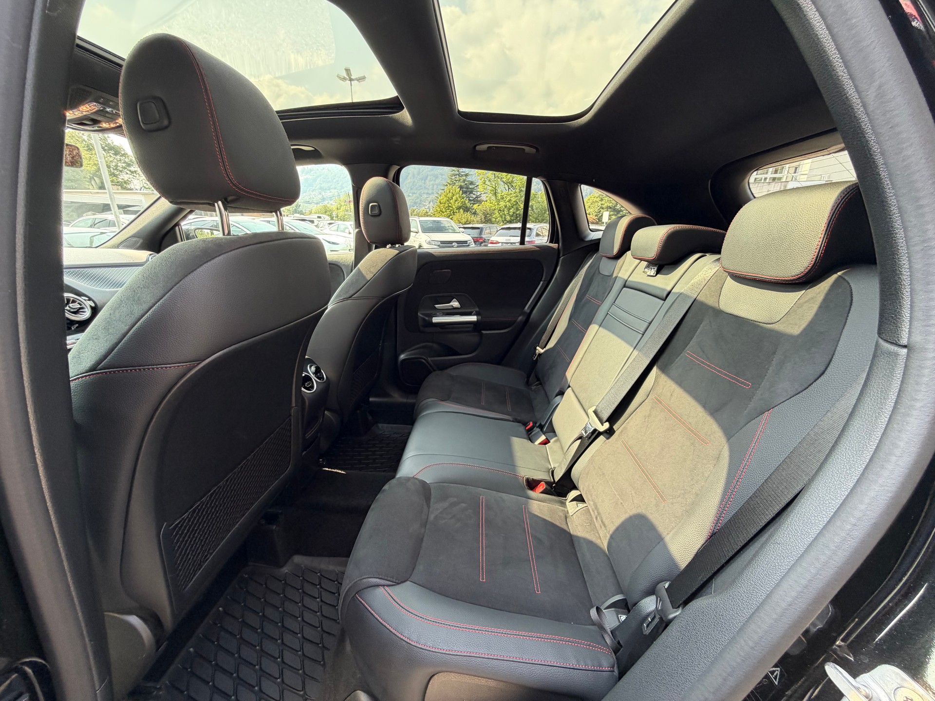 MERCEDES-BENZ GLA 250 e 8G-DCT-image-16