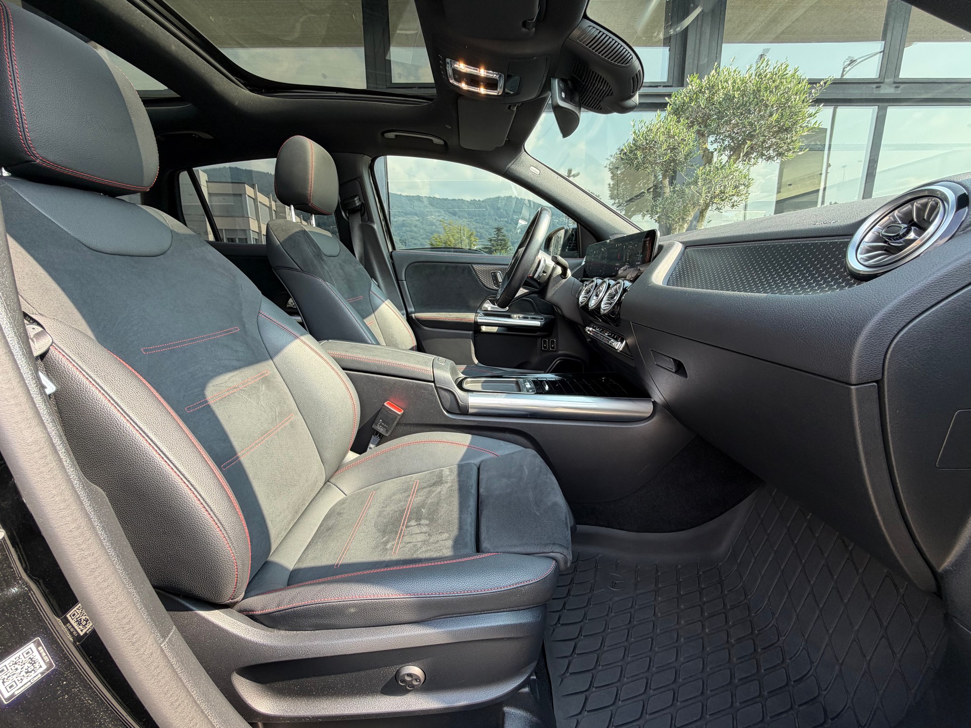 MERCEDES-BENZ GLA 250 e 8G-DCT-image-10