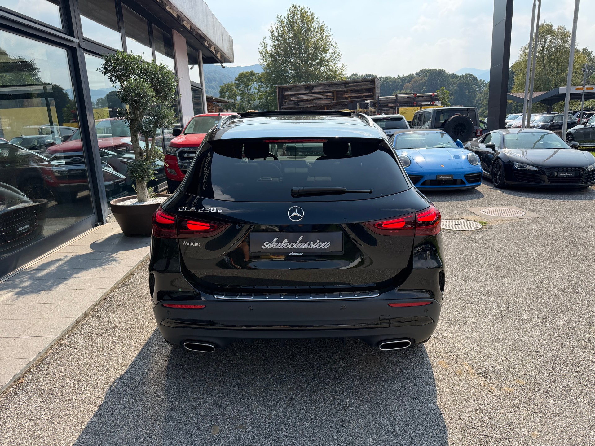 MERCEDES-BENZ GLA 250 e 8G-DCT-image-2