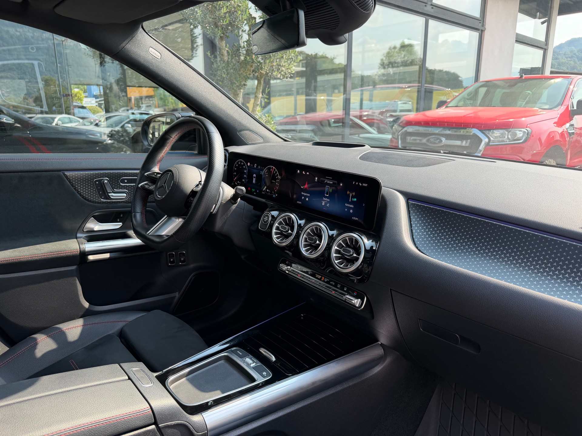 MERCEDES-BENZ GLA 250 e 8G-DCT-image-12
