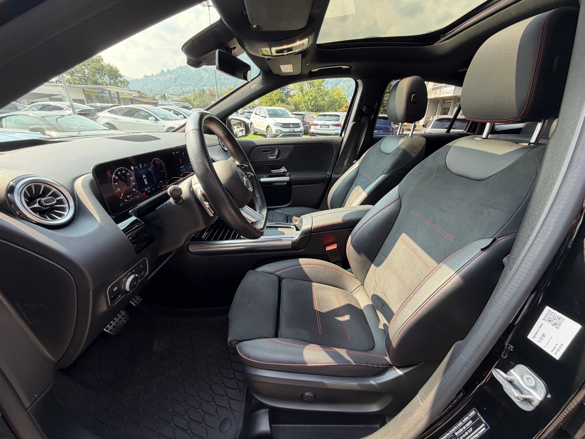 MERCEDES-BENZ GLA 250 e 8G-DCT-image-8