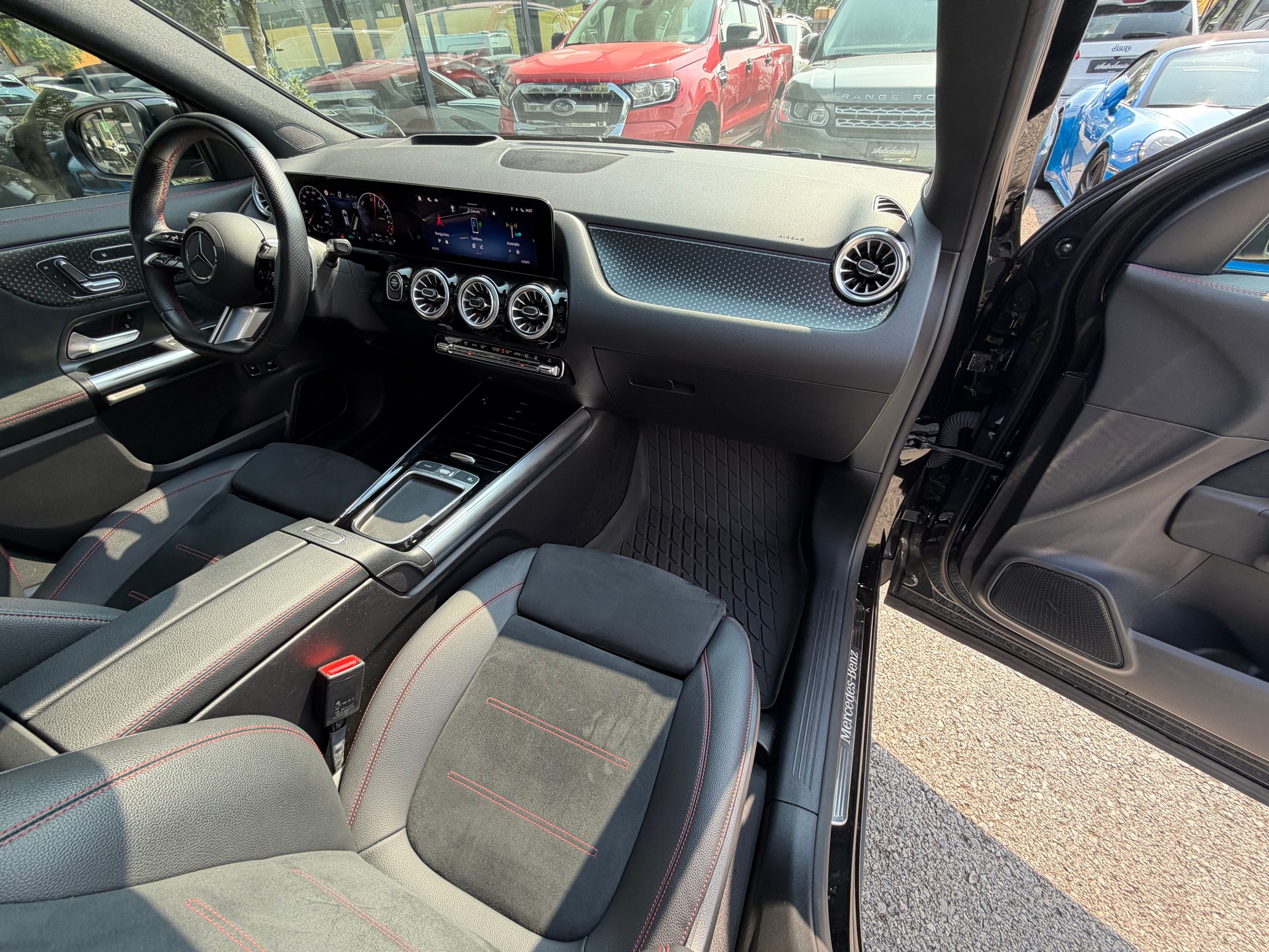 MERCEDES-BENZ GLA 250 e 8G-DCT-image-11