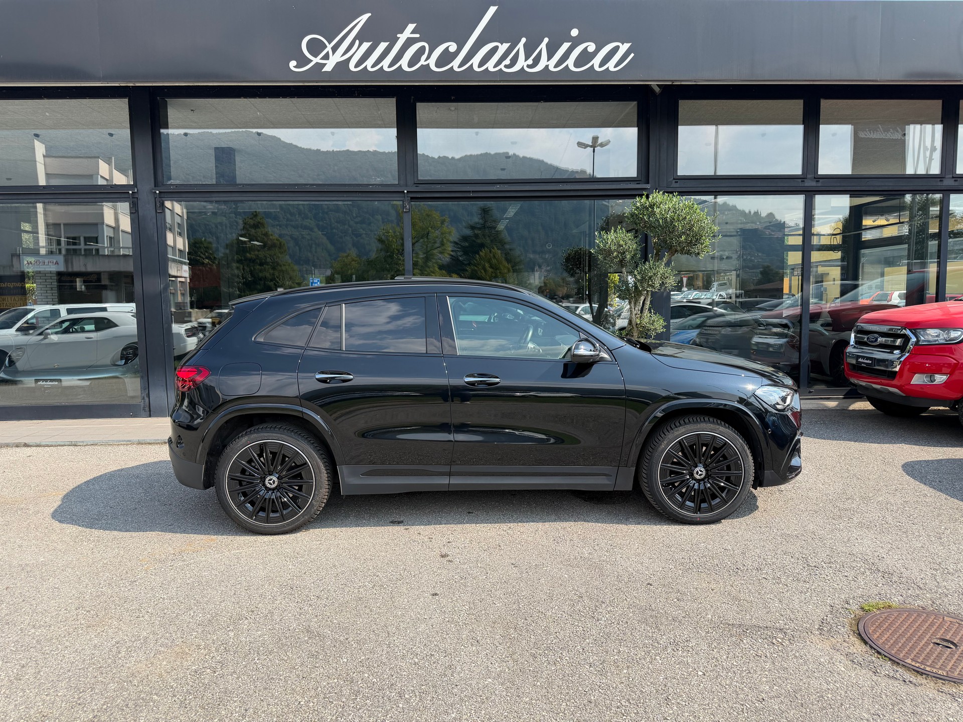 MERCEDES-BENZ GLA 250 e 8G-DCT-image-3