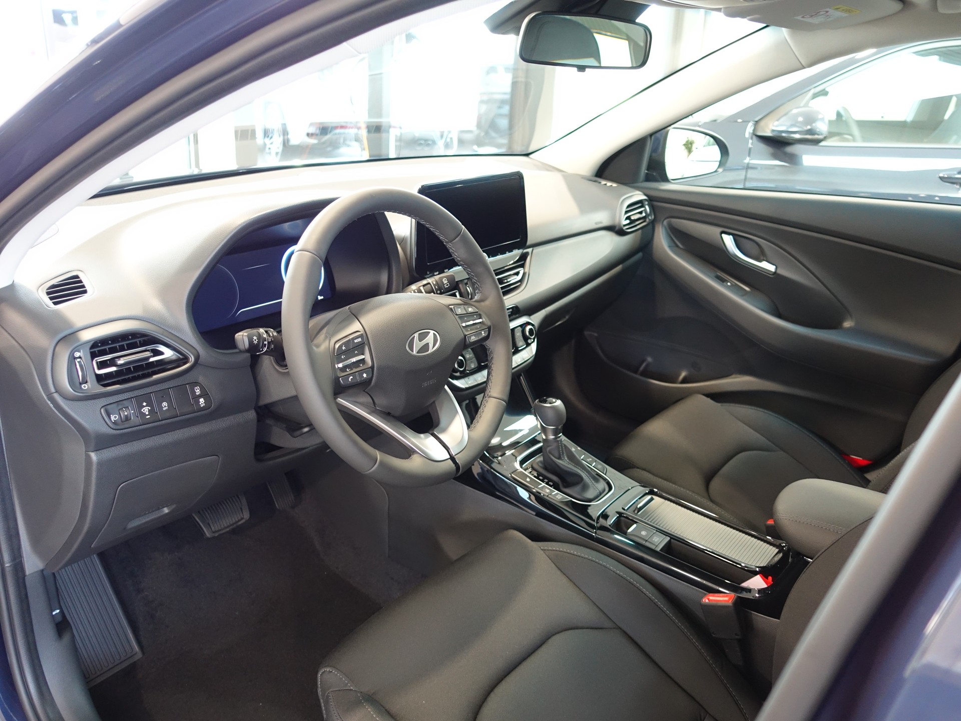 HYUNDAI i30 1.5 T-GDi Amplia DCT-image-17
