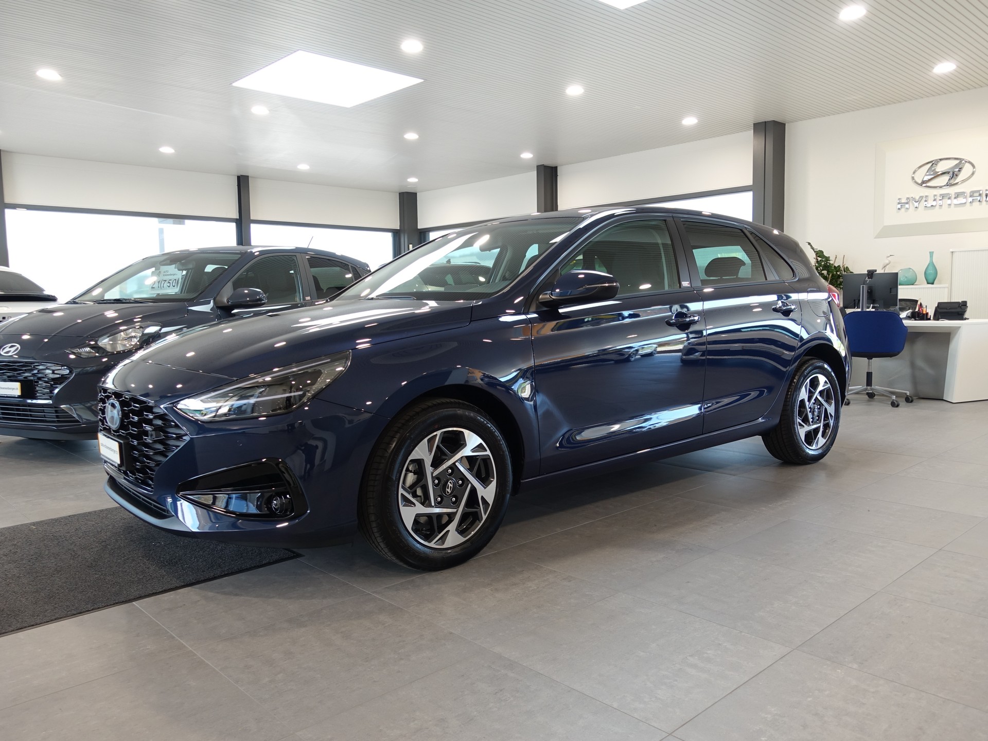 HYUNDAI i30 1.5 T-GDi Amplia DCT-image-9