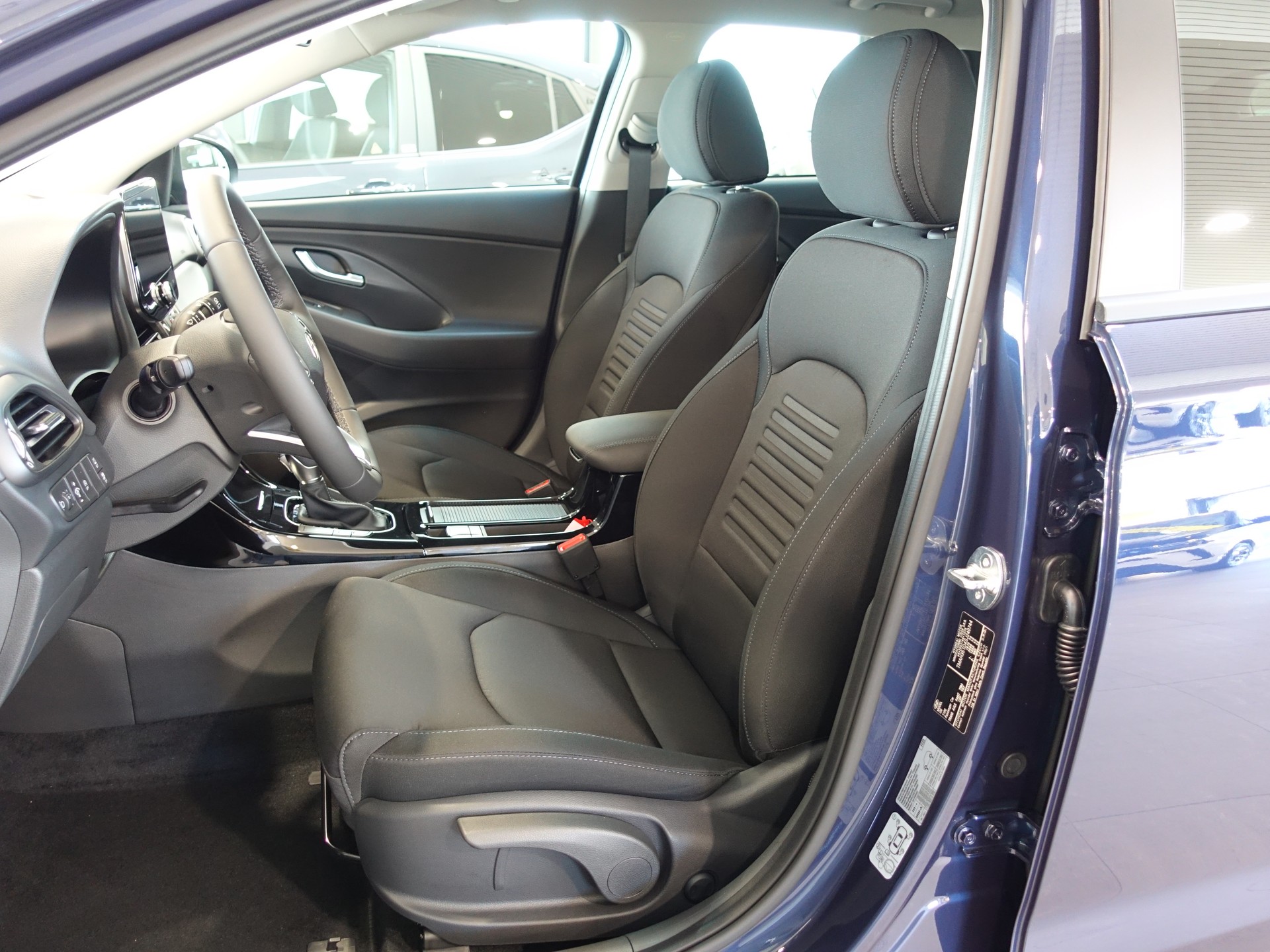 HYUNDAI i30 1.5 T-GDi Amplia DCT-image-16