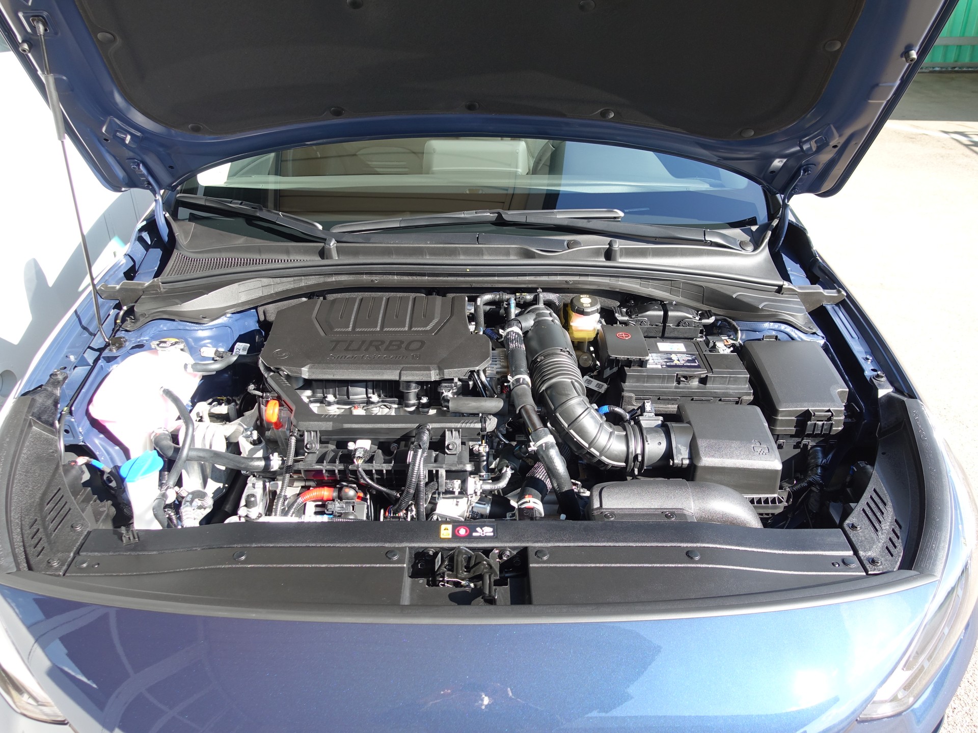 HYUNDAI i30 1.5 T-GDi Amplia DCT-image-8