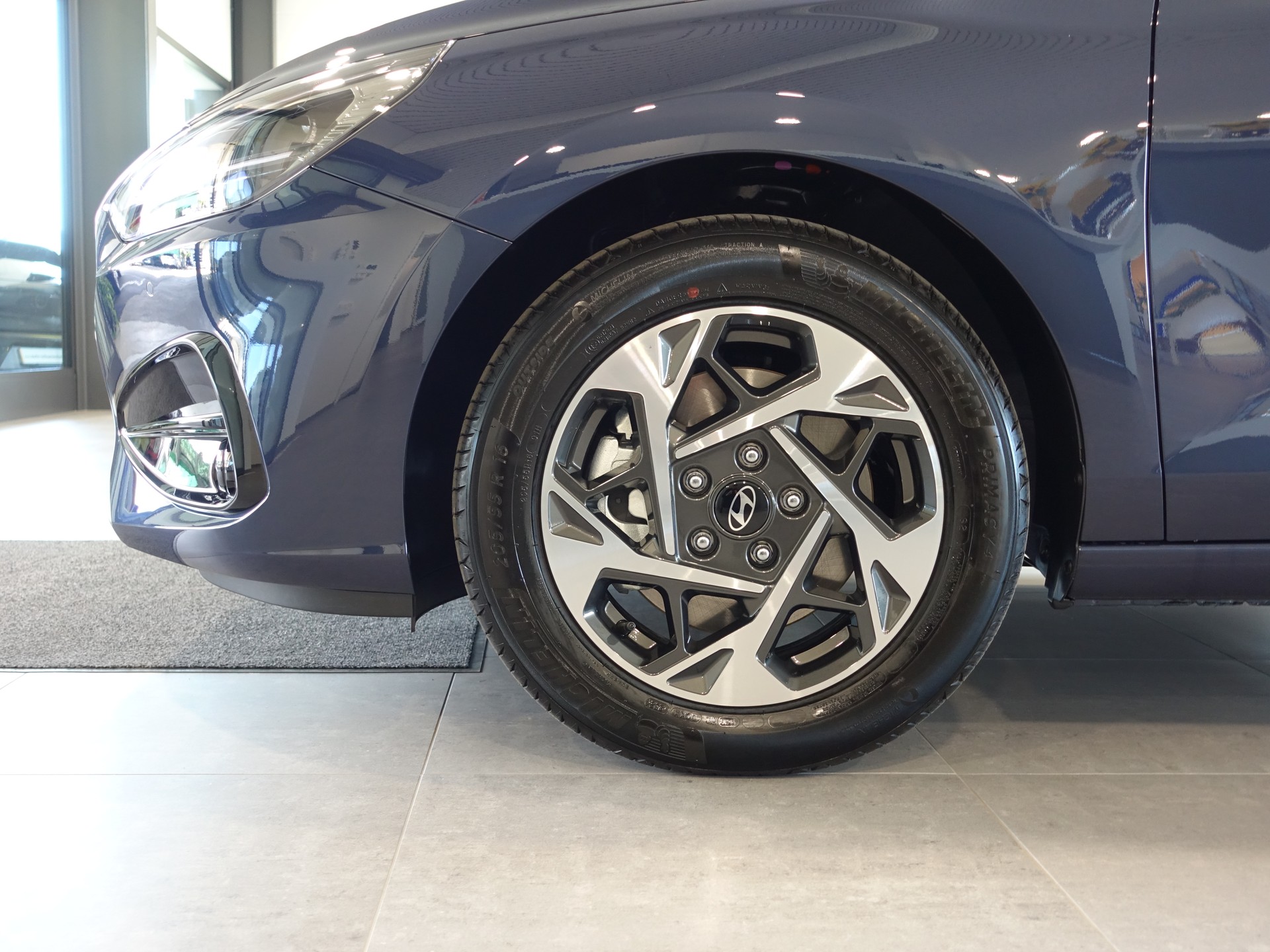 HYUNDAI i30 1.5 T-GDi Amplia DCT-image-14