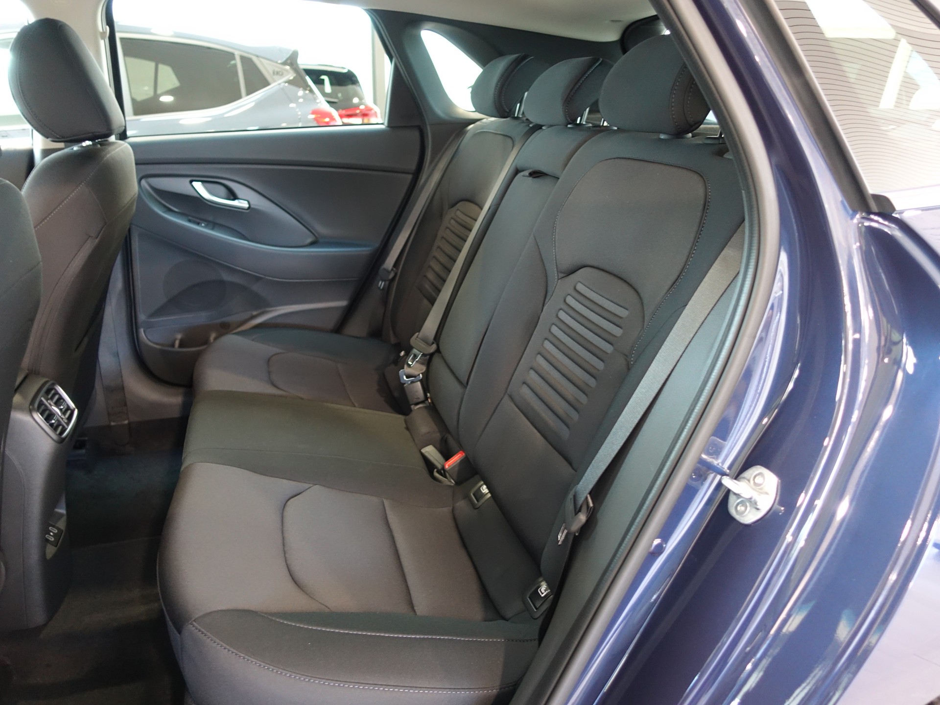 HYUNDAI i30 1.5 T-GDi Amplia DCT-image-18