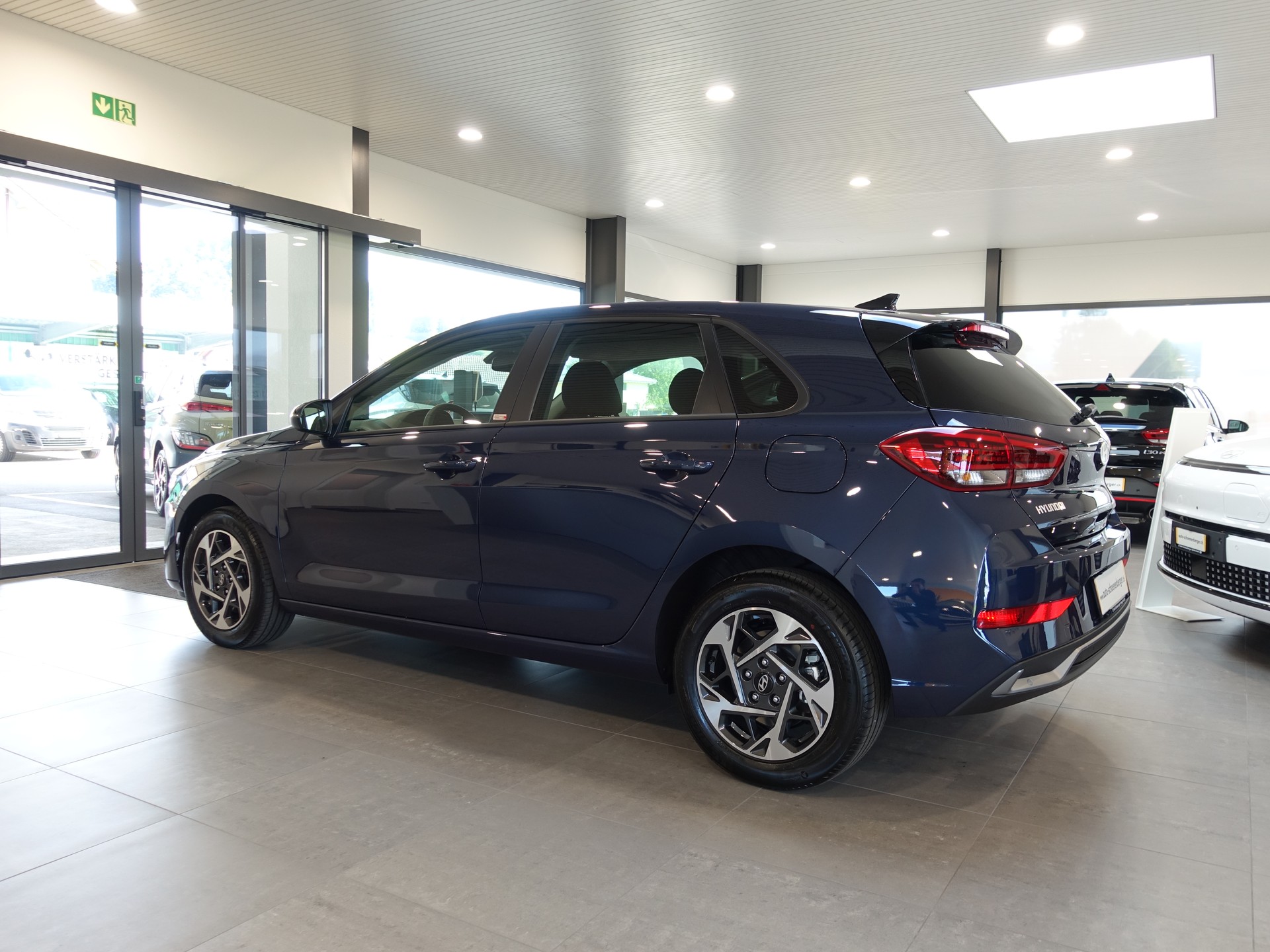 HYUNDAI i30 1.5 T-GDi Amplia DCT-image-10