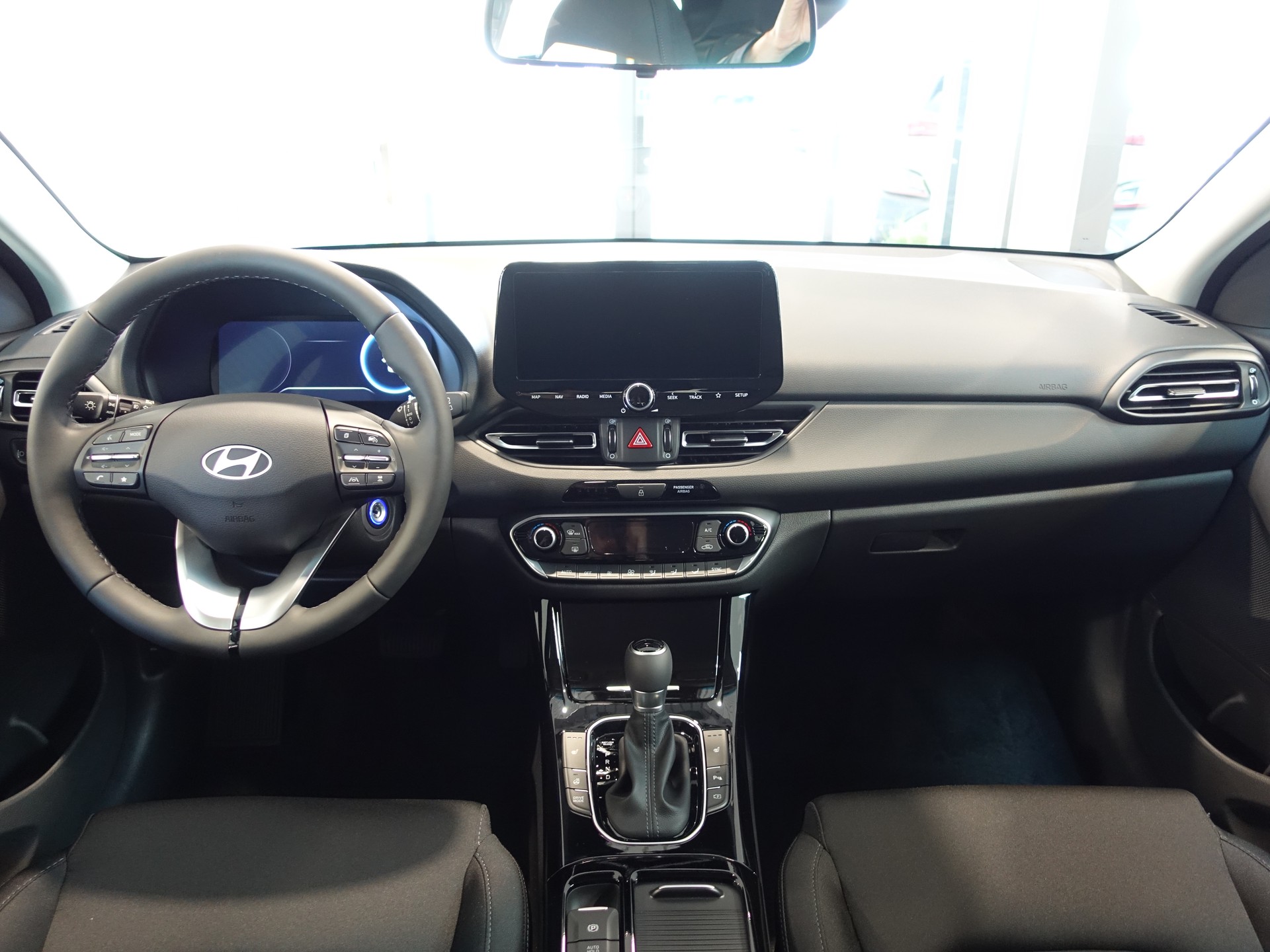 HYUNDAI i30 1.5 T-GDi Amplia DCT-image-19