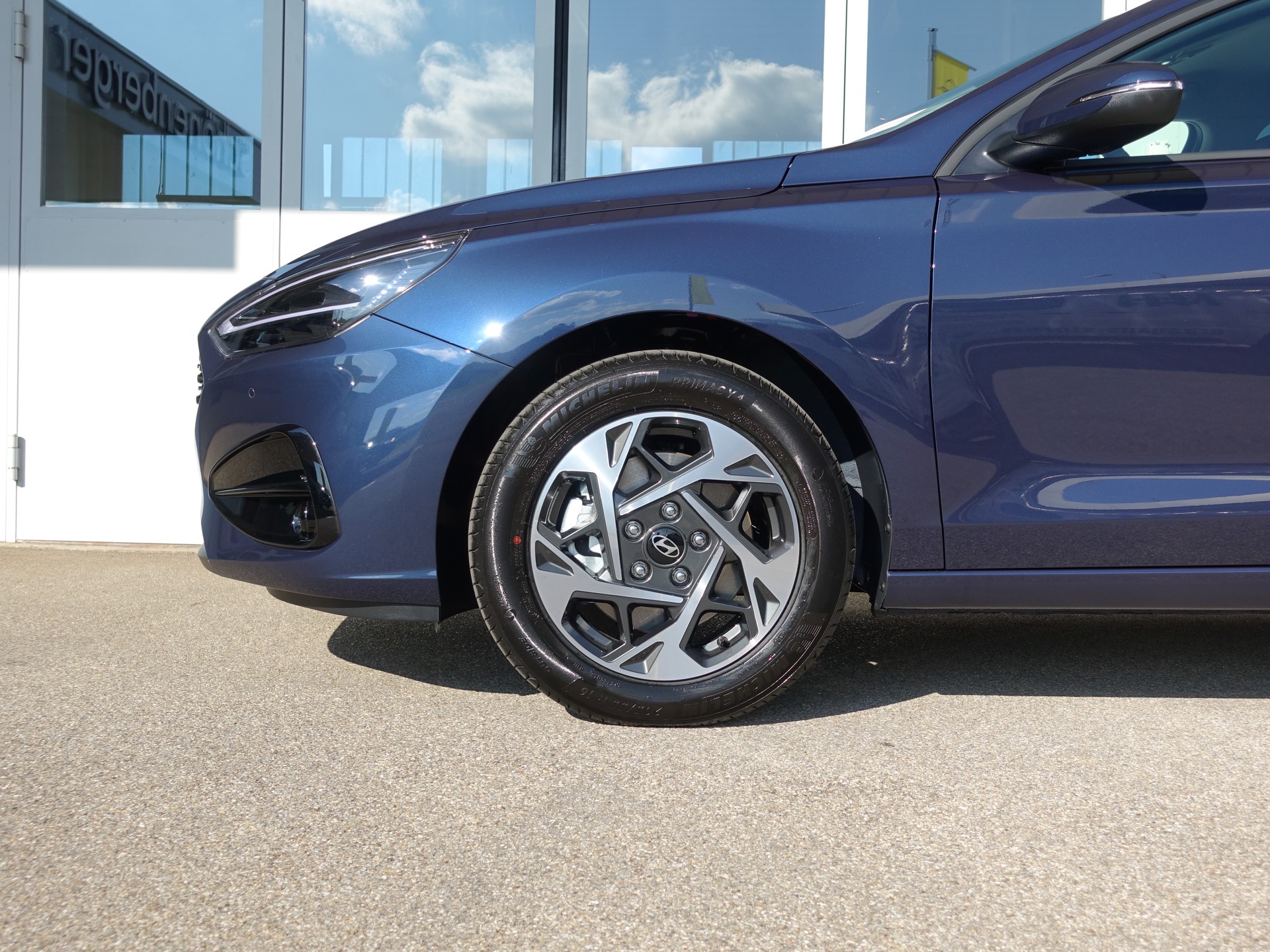 HYUNDAI i30 1.5 T-GDi Amplia DCT-image-6