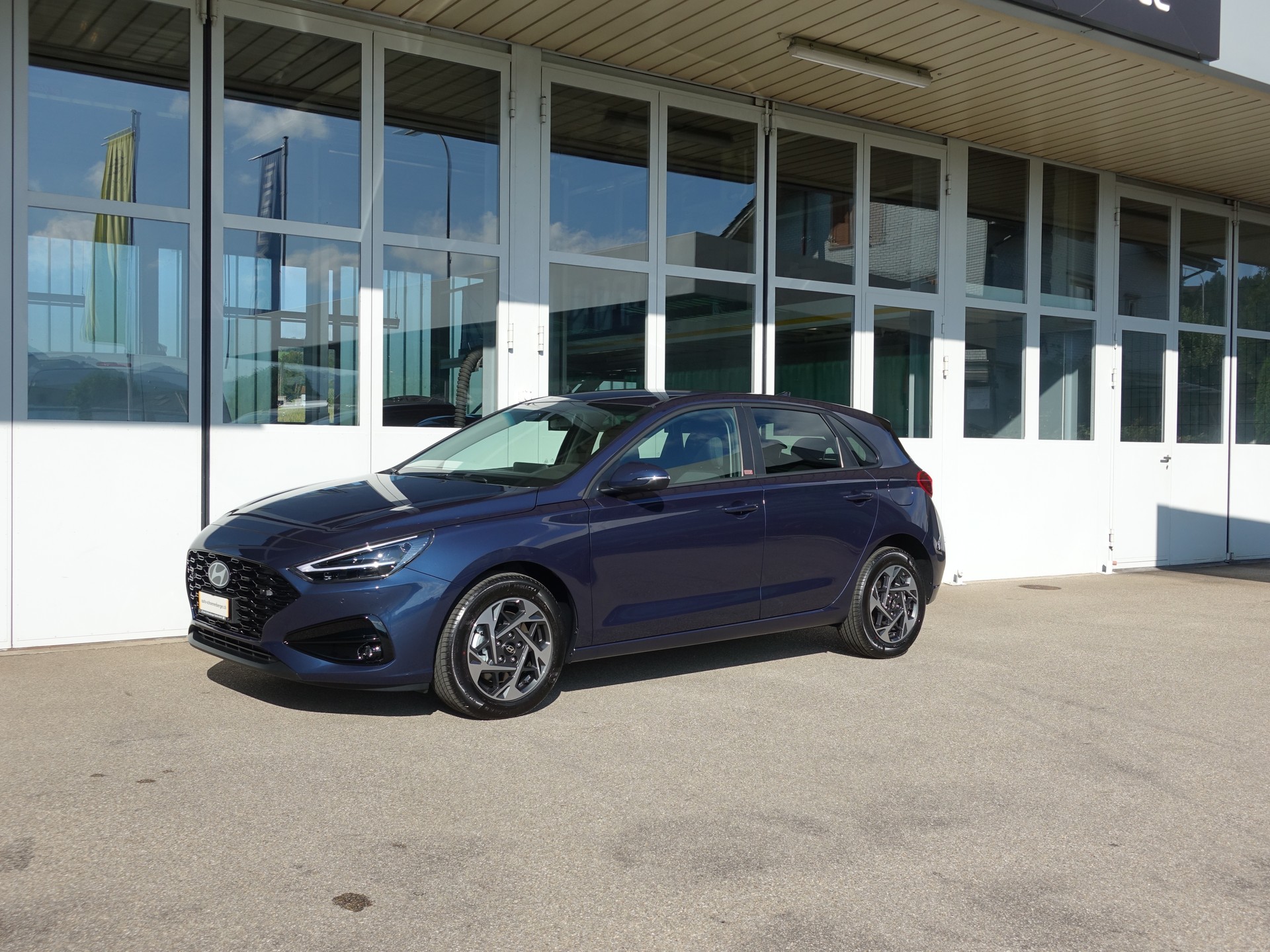 HYUNDAI i30 1.5 T-GDi Amplia DCT-image-0