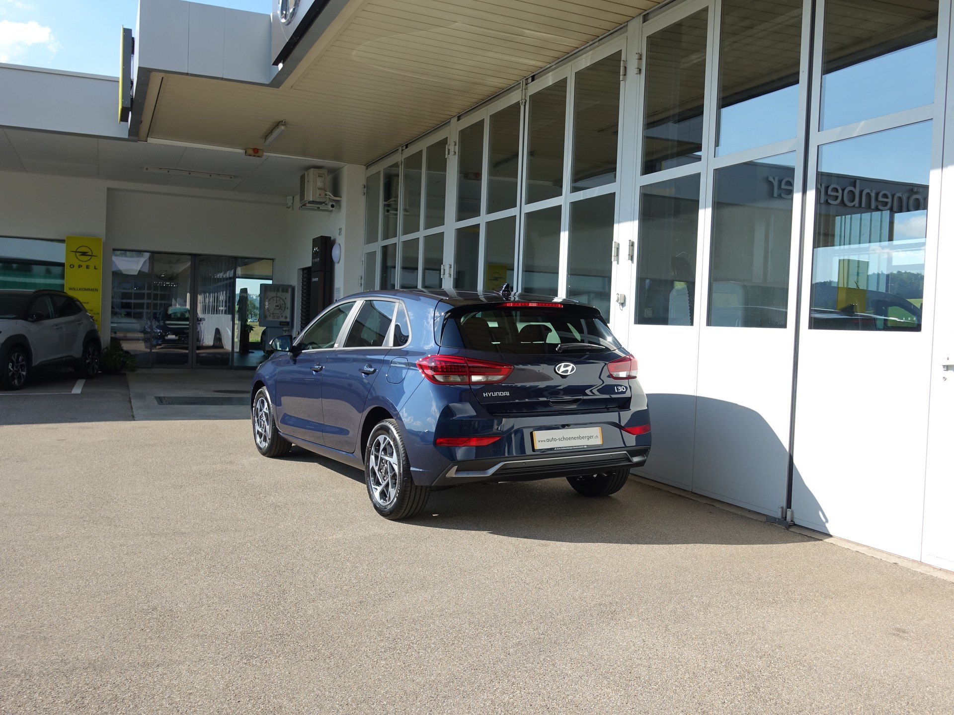 HYUNDAI i30 1.5 T-GDi Amplia DCT-image-4