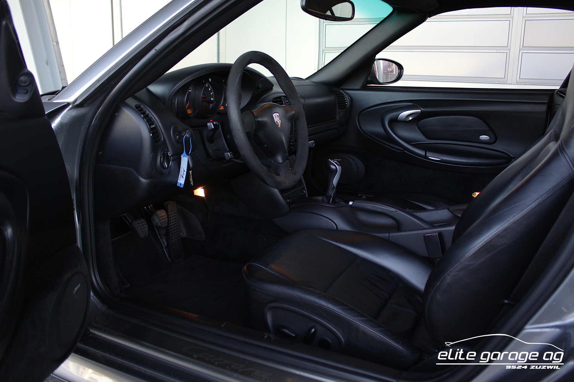 PORSCHE 911 Carrera 4 S Cabrio-image-13