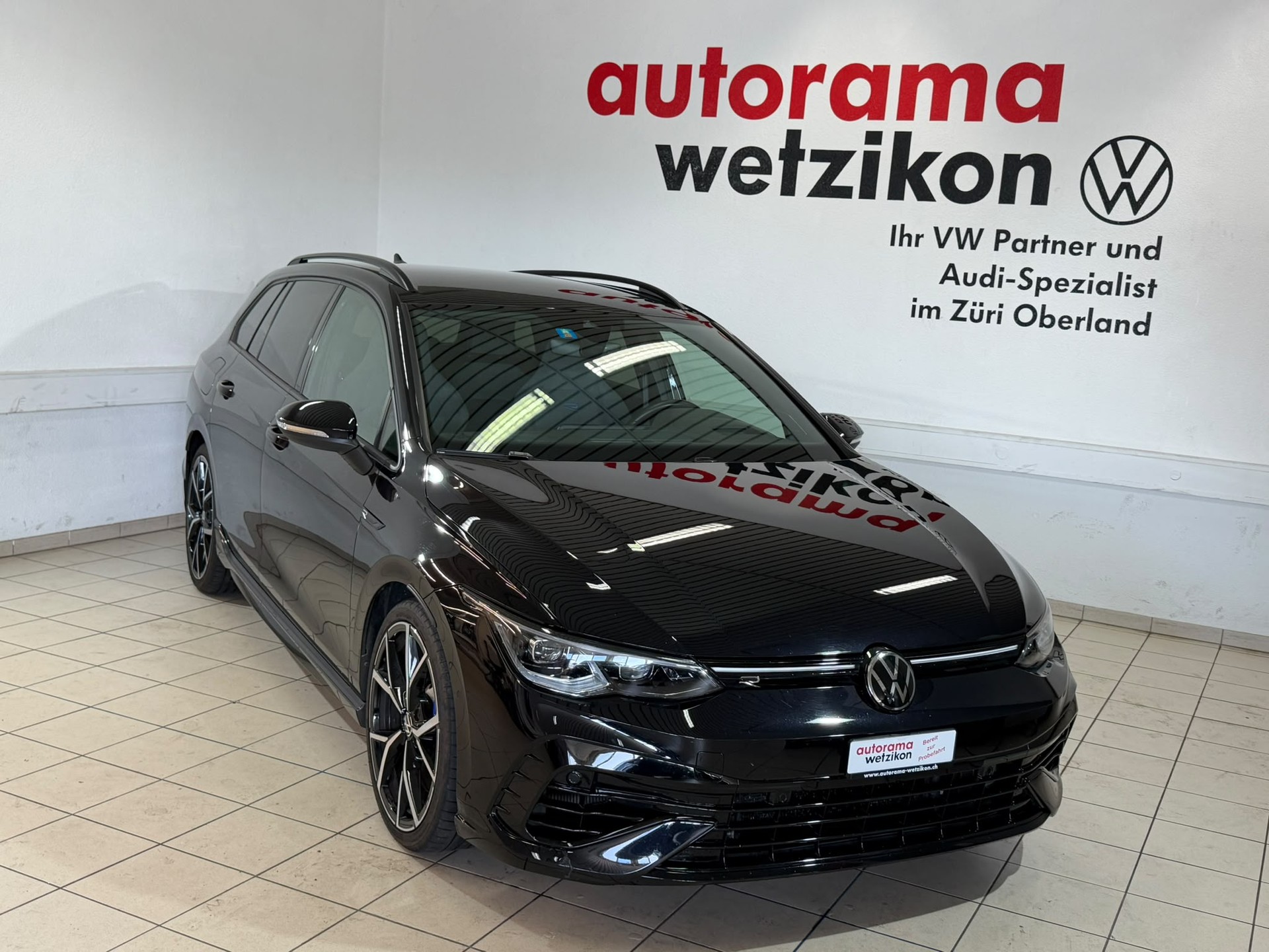 VW Golf Variant 2.0 TSI R DSG 4Motion-image-1