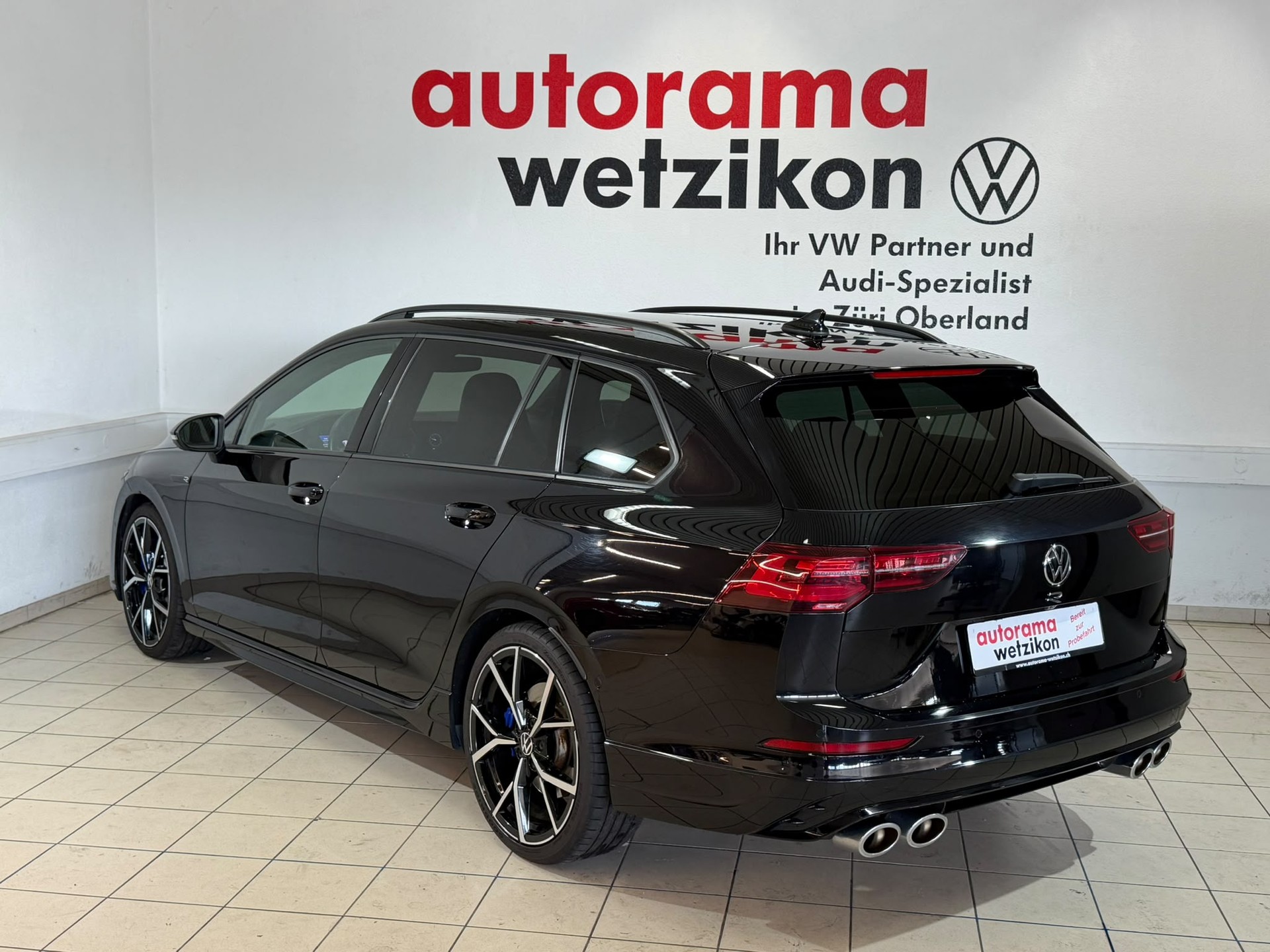 VW Golf Variant 2.0 TSI R DSG 4Motion-image-2