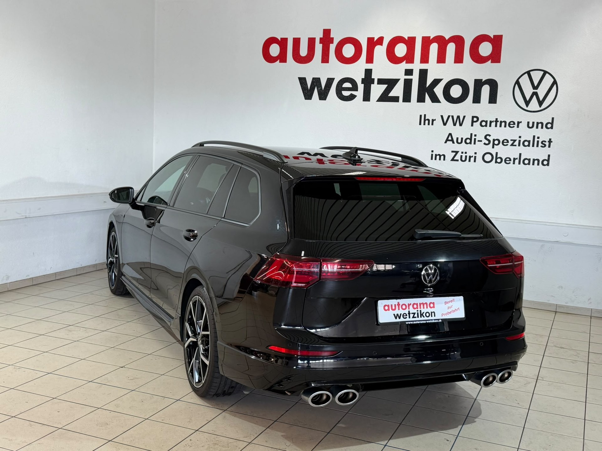 VW Golf Variant 2.0 TSI R DSG 4Motion-image-3