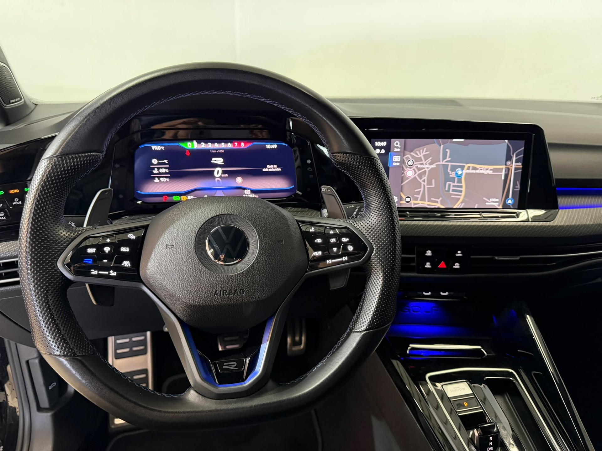 VW Golf Variant 2.0 TSI R DSG 4Motion-image-8