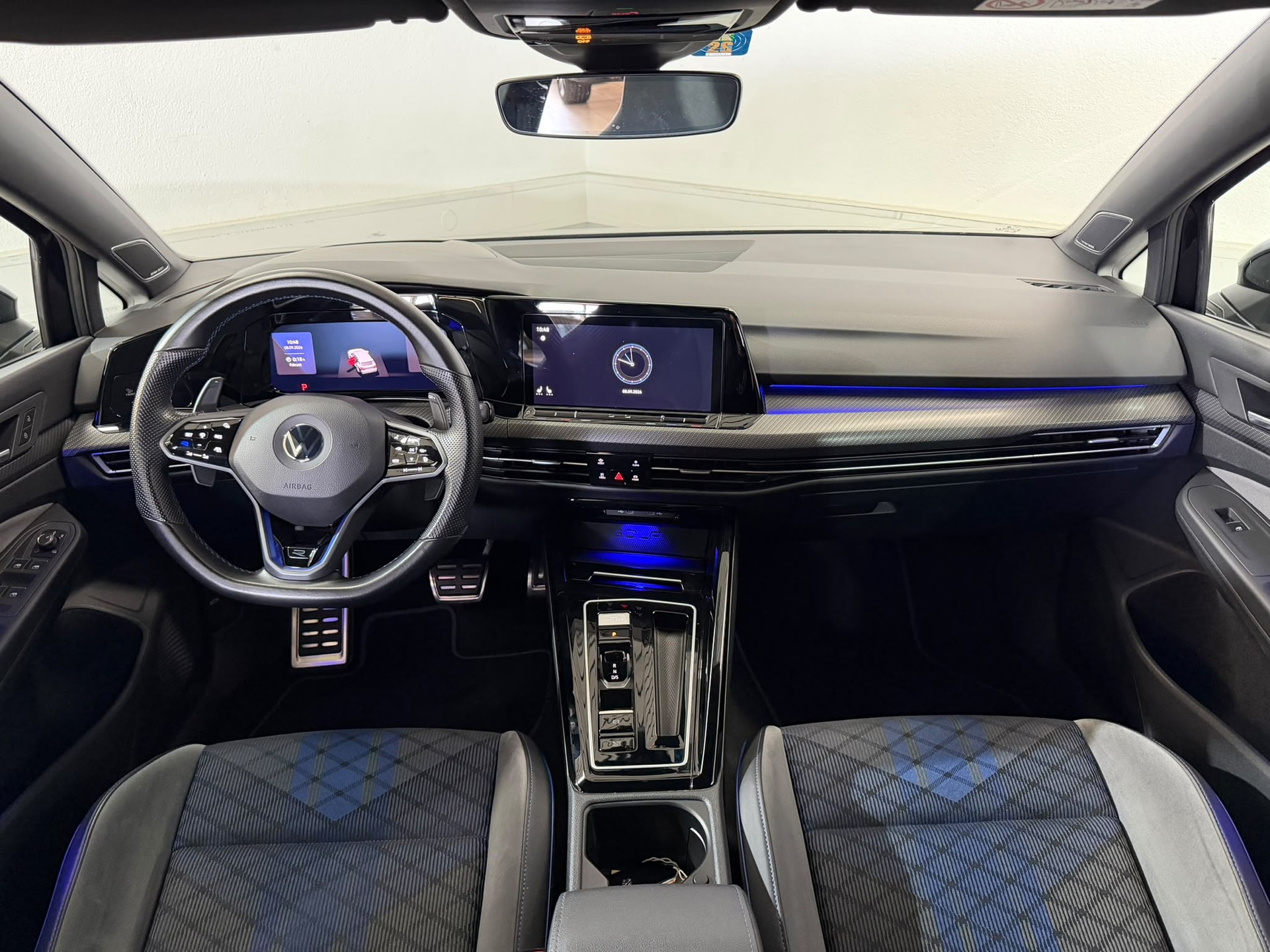 VW Golf Variant 2.0 TSI R DSG 4Motion-image-9