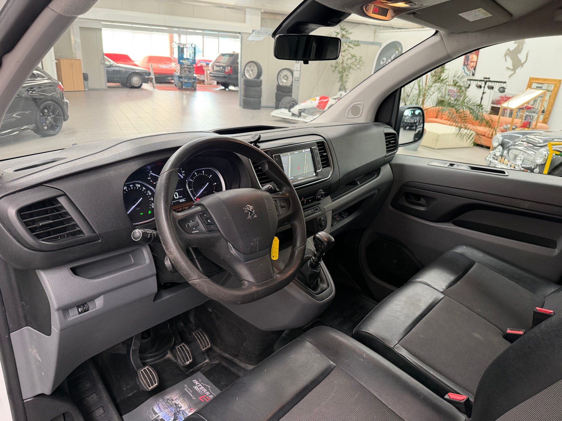 PEUGEOT Expert 2.0 BlueHDi 120-image-9