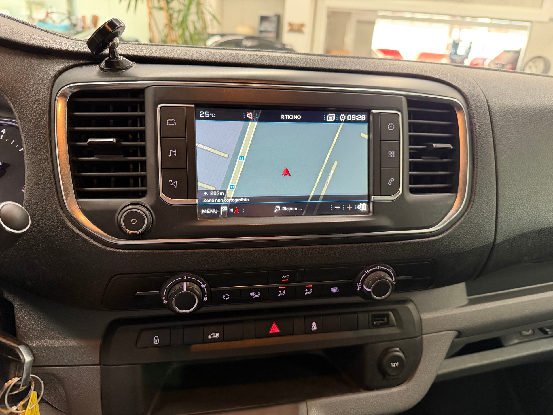PEUGEOT Expert 2.0 BlueHDi 120-image-10