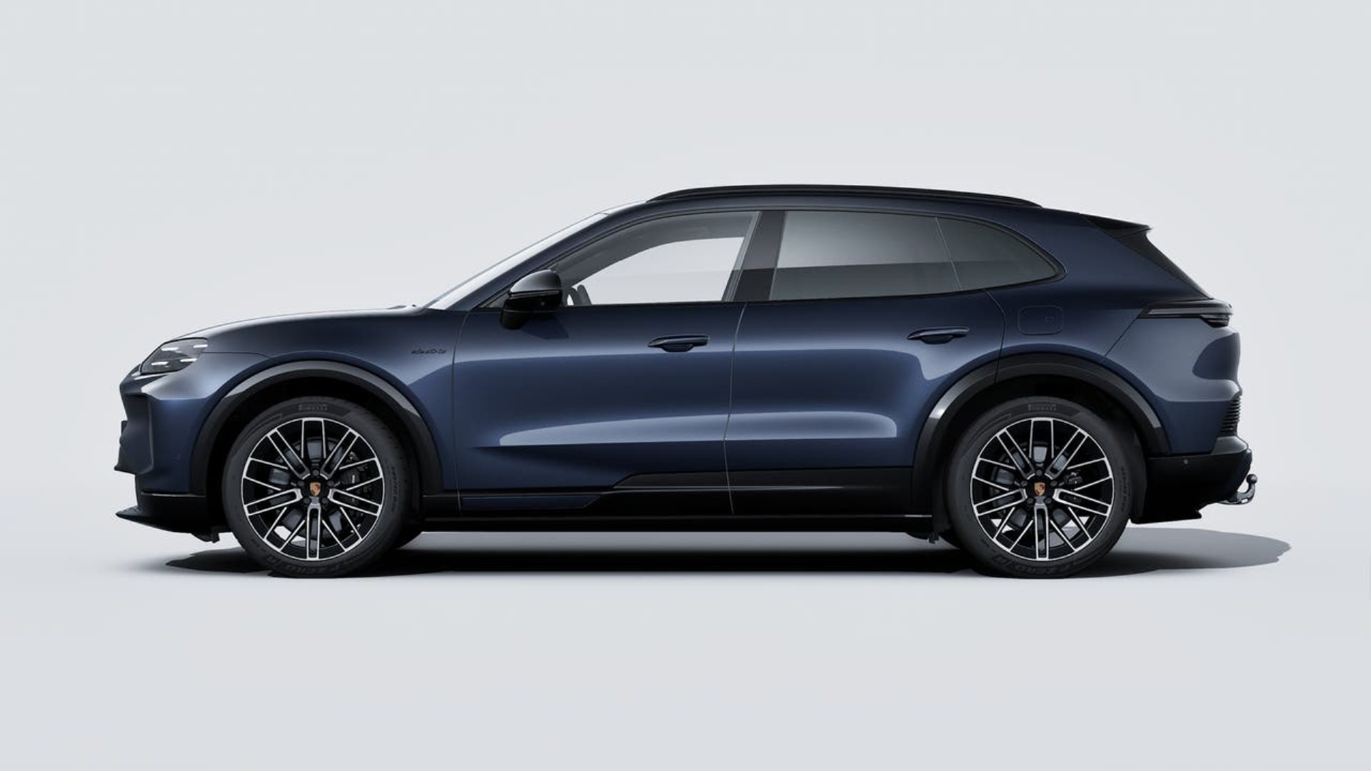 PORSCHE Cayenne S Electric-showroom-element-1