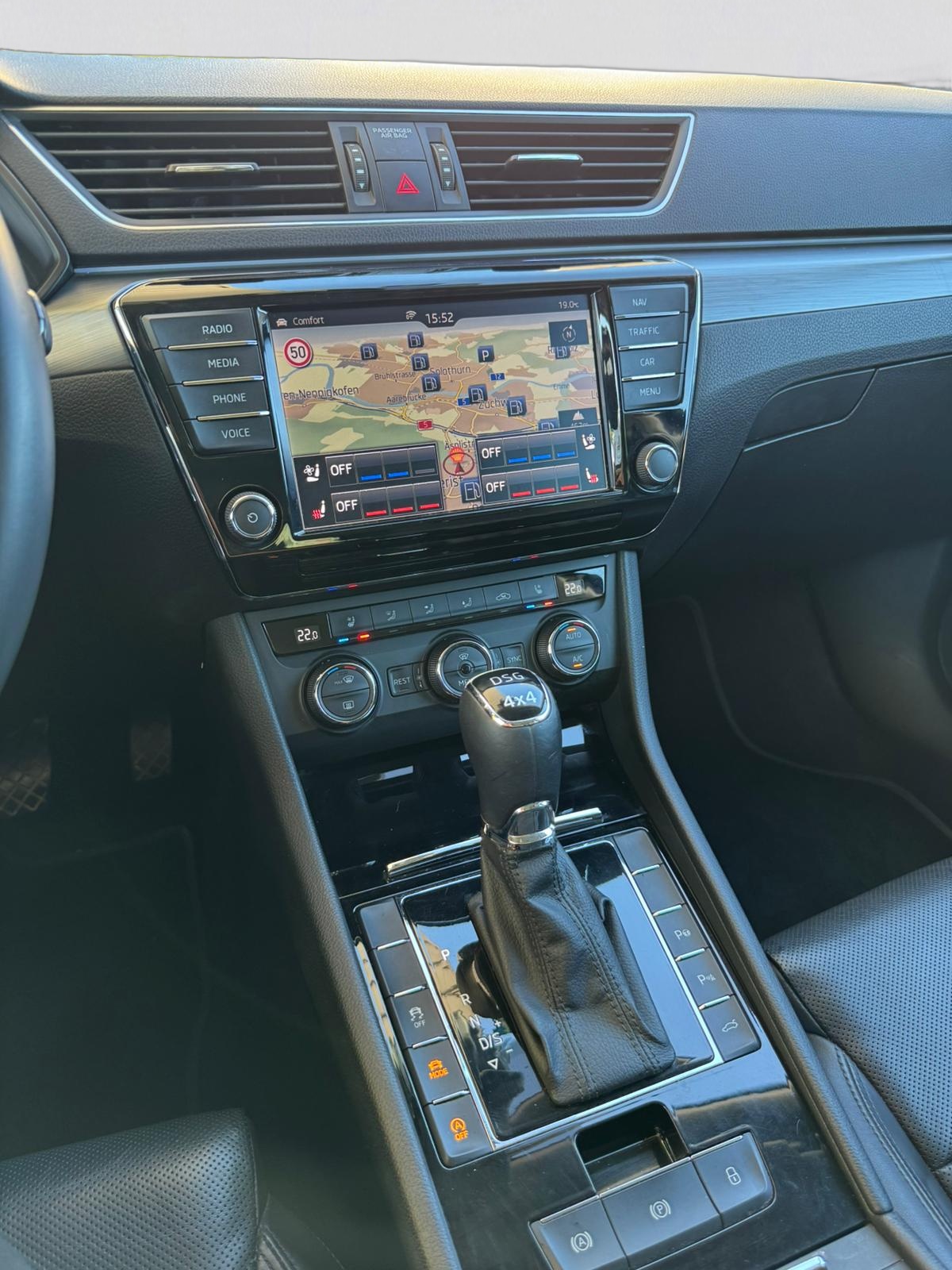 SKODA Superb Combi 2.0 TSI Ambition DSG 4x4-image-9