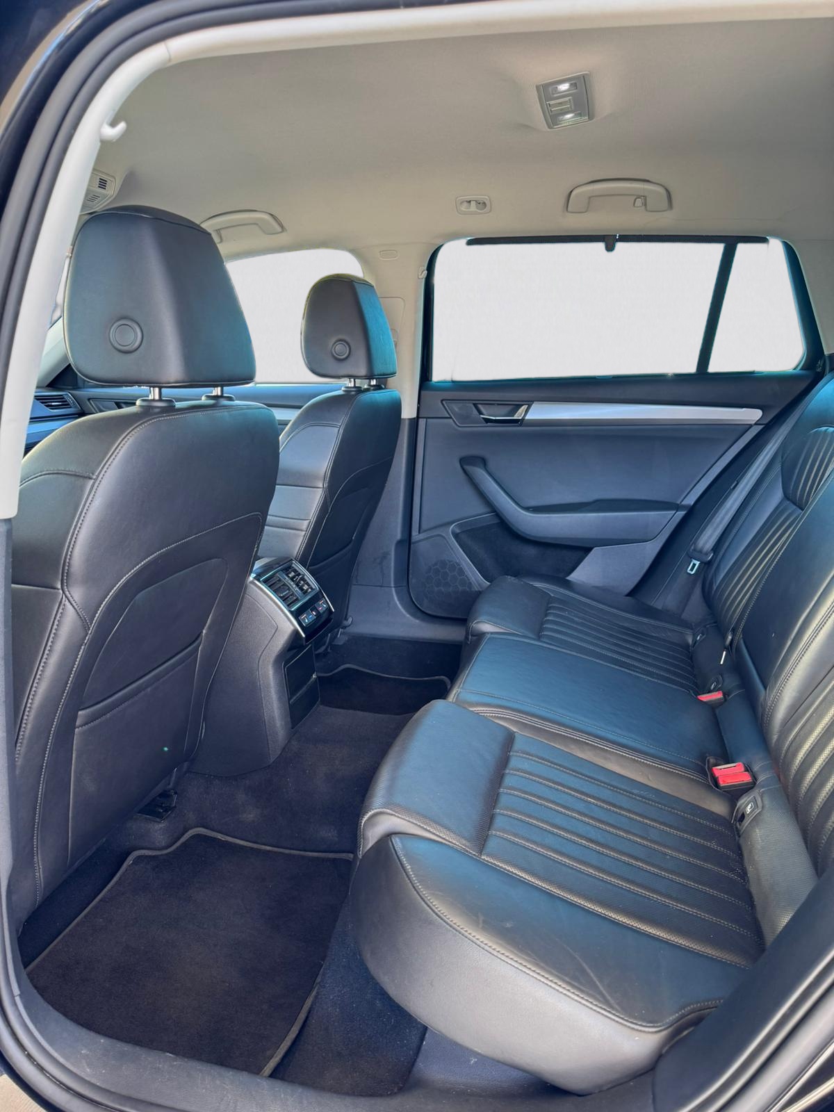 SKODA Superb Combi 2.0 TSI Ambition DSG 4x4-image-12