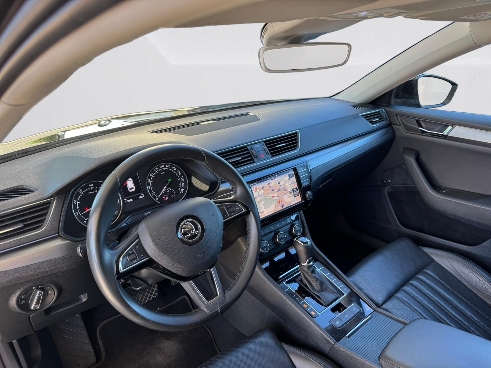 SKODA Superb Combi 2.0 TSI Ambition DSG 4x4-image-11