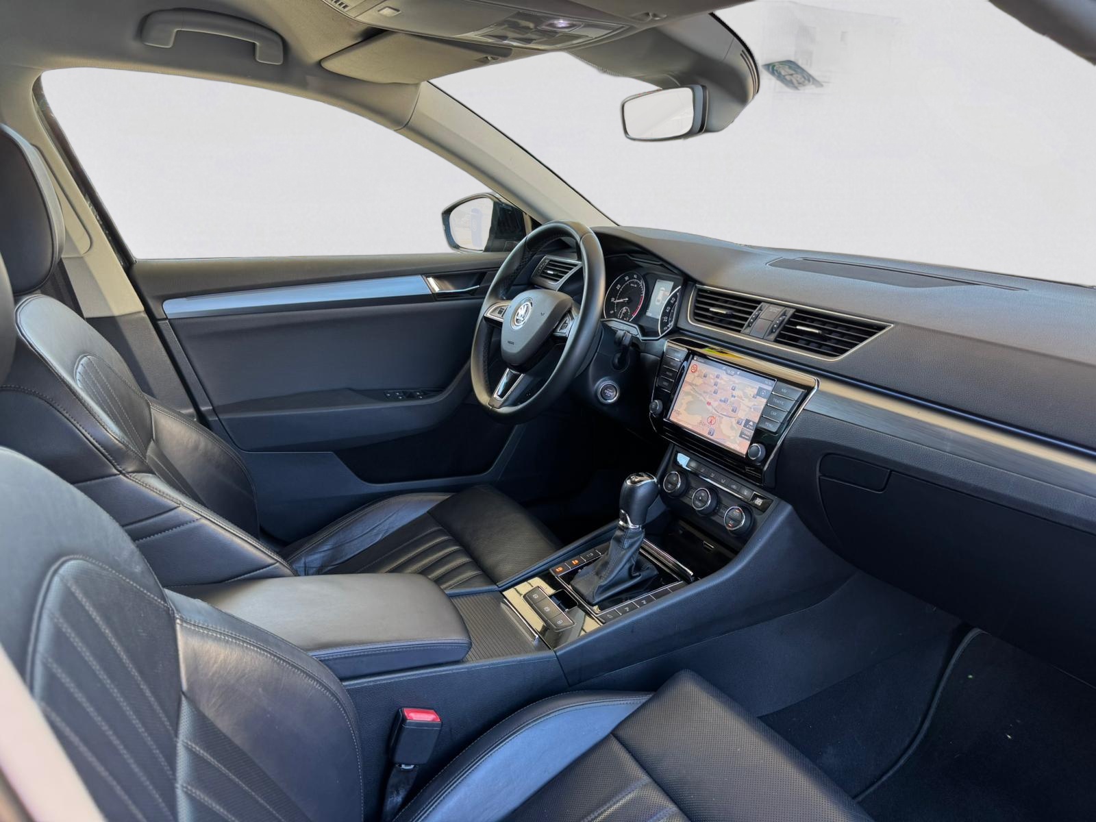 SKODA Superb Combi 2.0 TSI Ambition DSG 4x4-image-14
